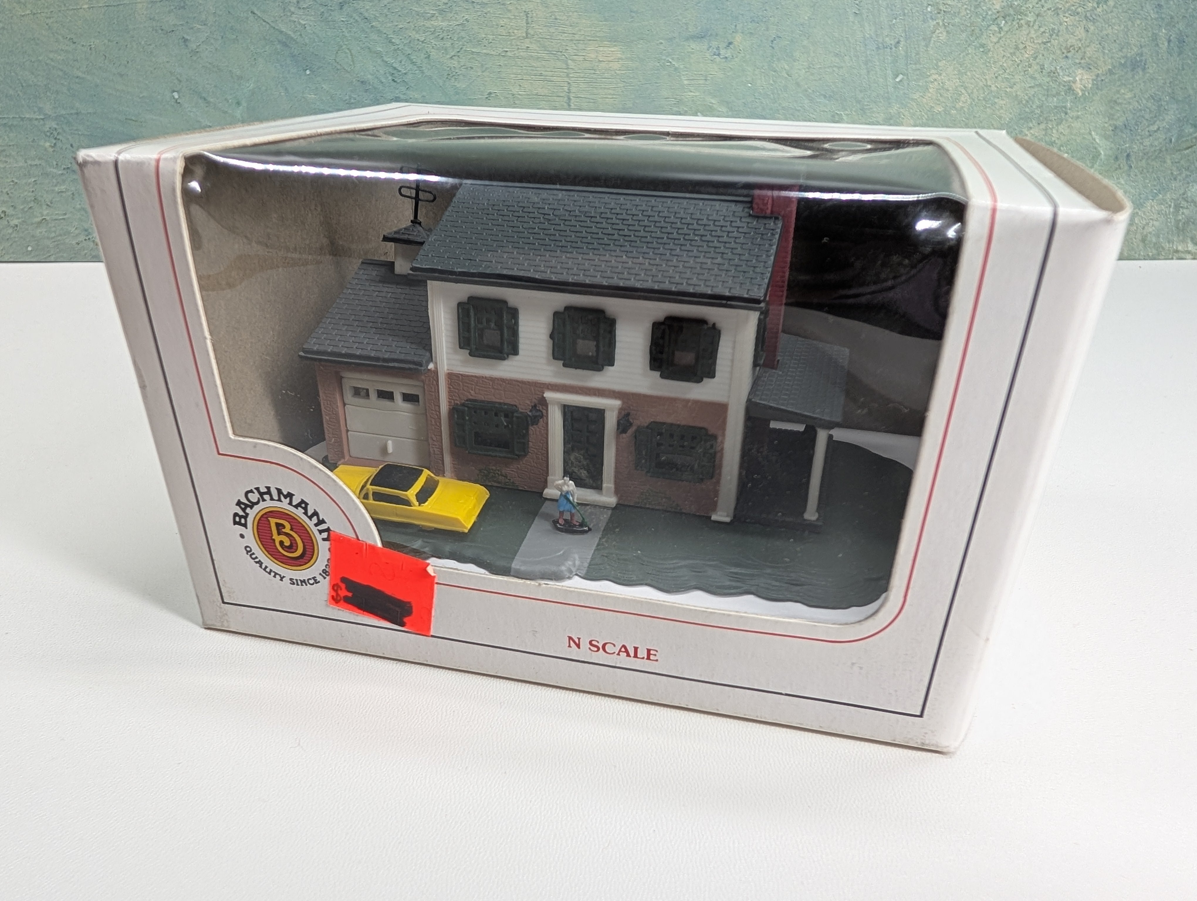 Bachmann 45813 N Scale Two Story House w/ Garage