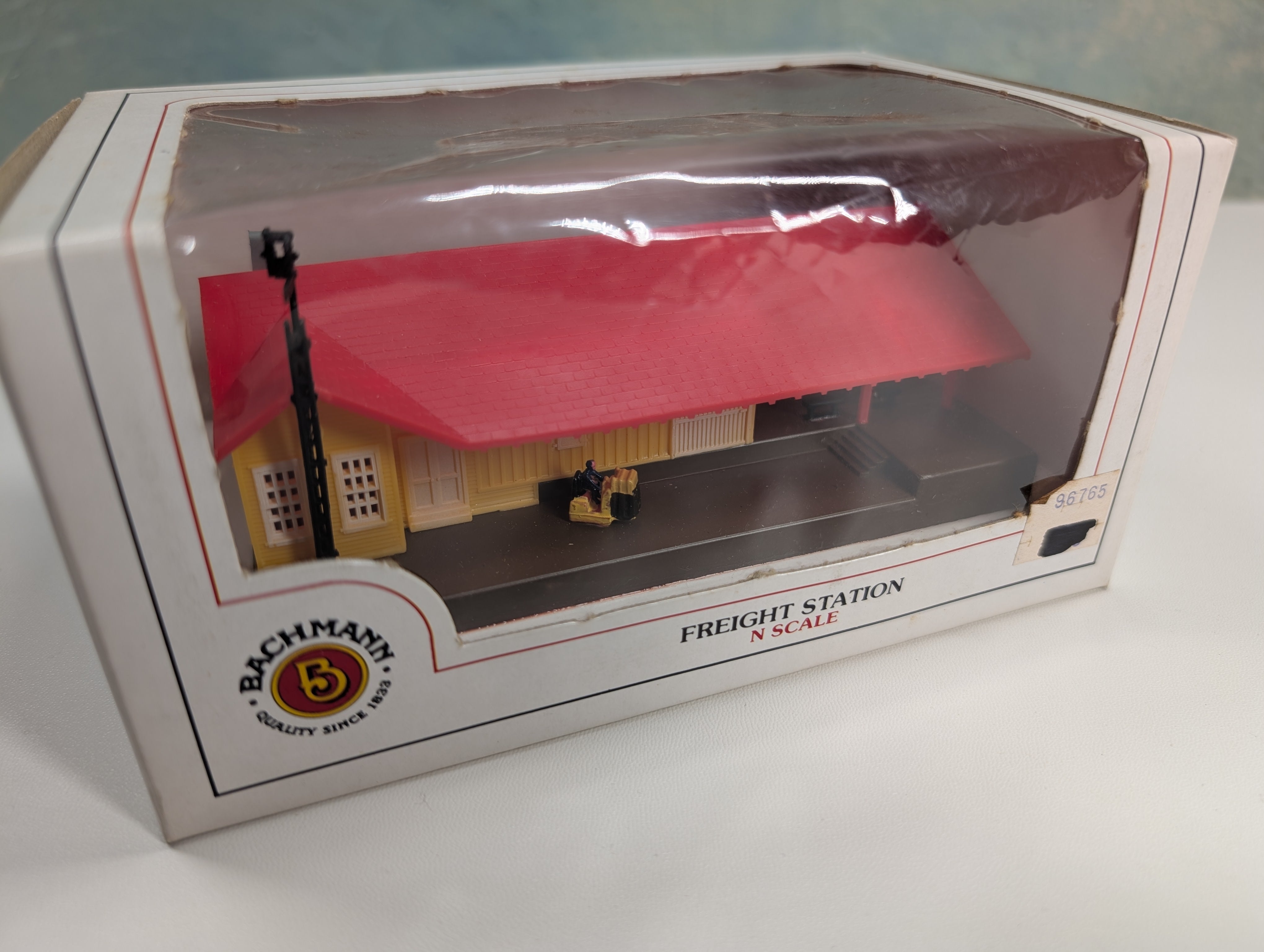 Bachmann 55-7407 N Scale Freight Station