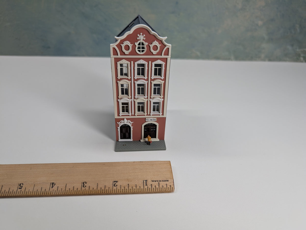Model Power 2577 N Scale Cuomo's Gift Shop, Storefront