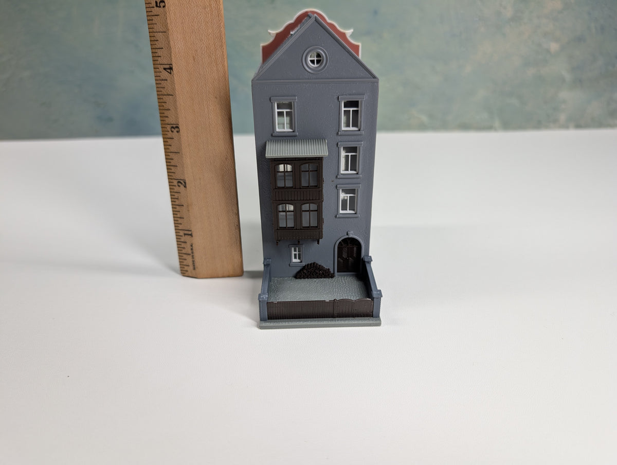 Model Power 2577 N Scale Cuomo's Gift Shop, Storefront