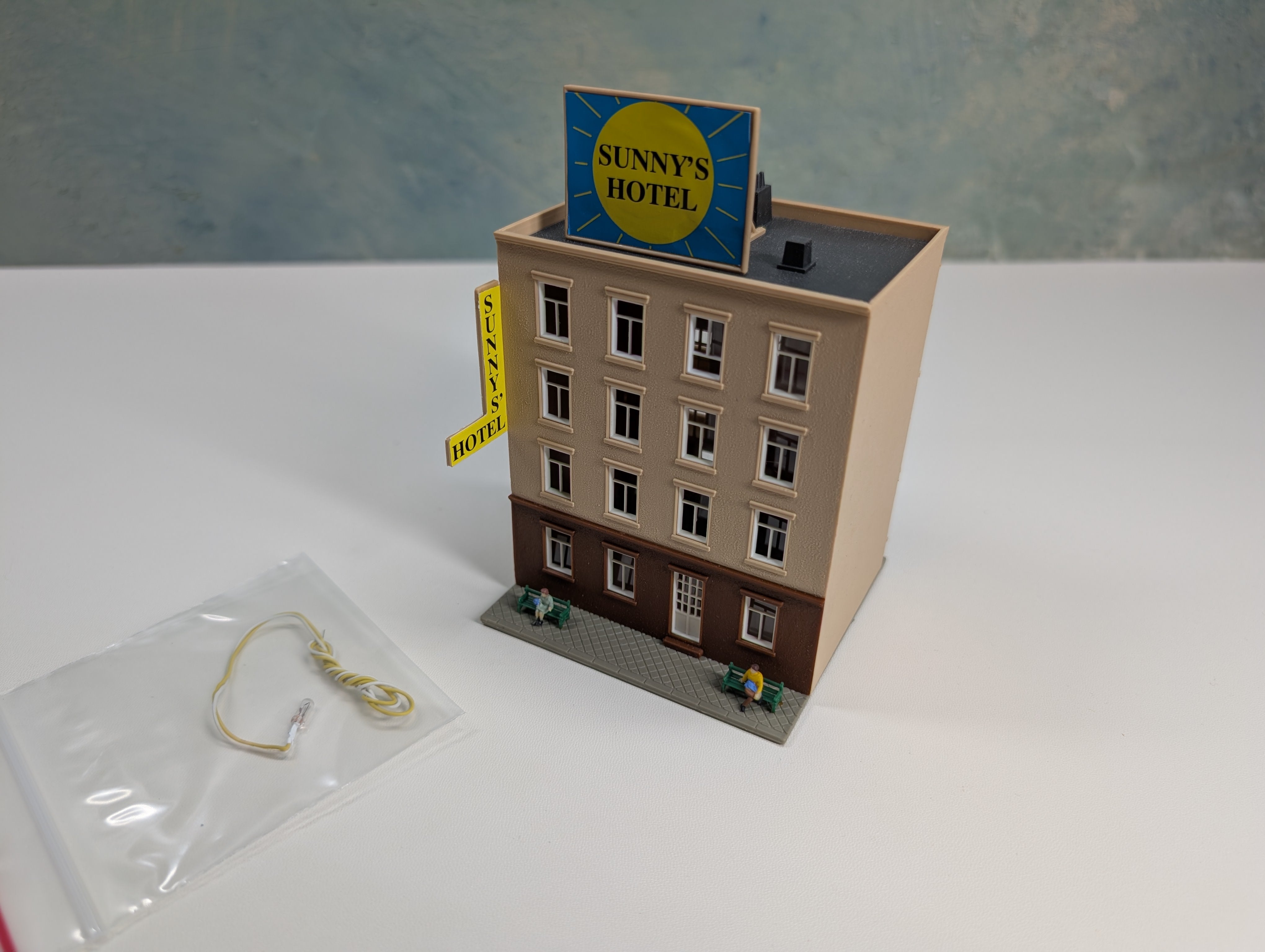 Model Power 2569 N Scale Sunny's Hotel