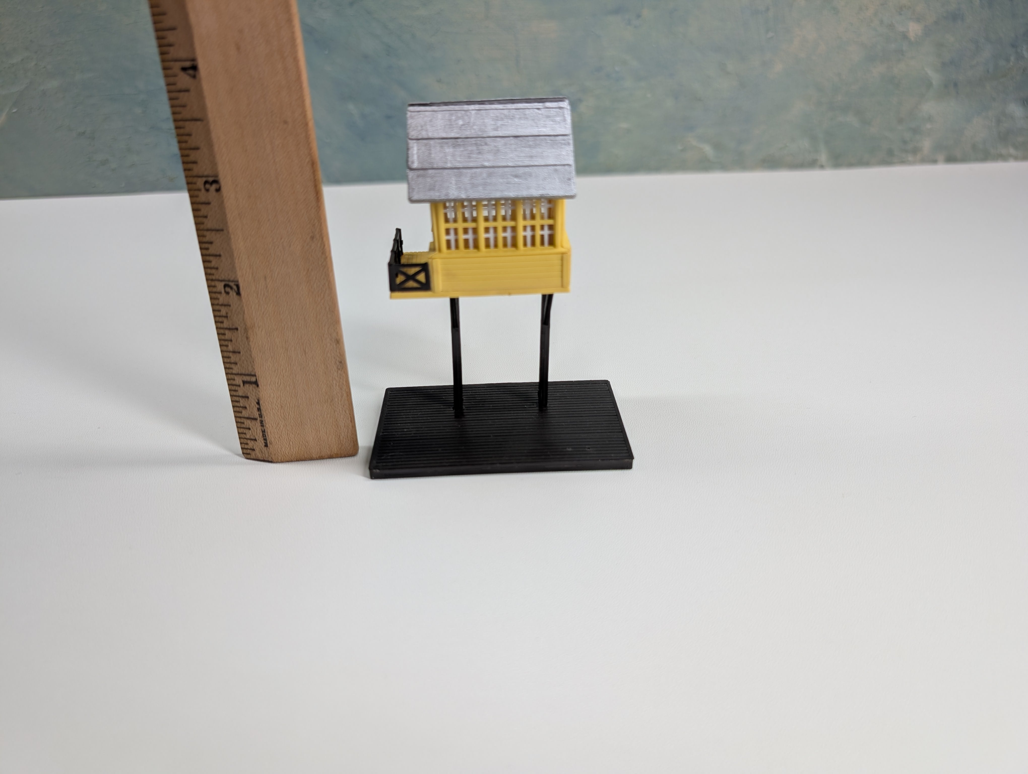USED HO Scale Elevated Gate Tower