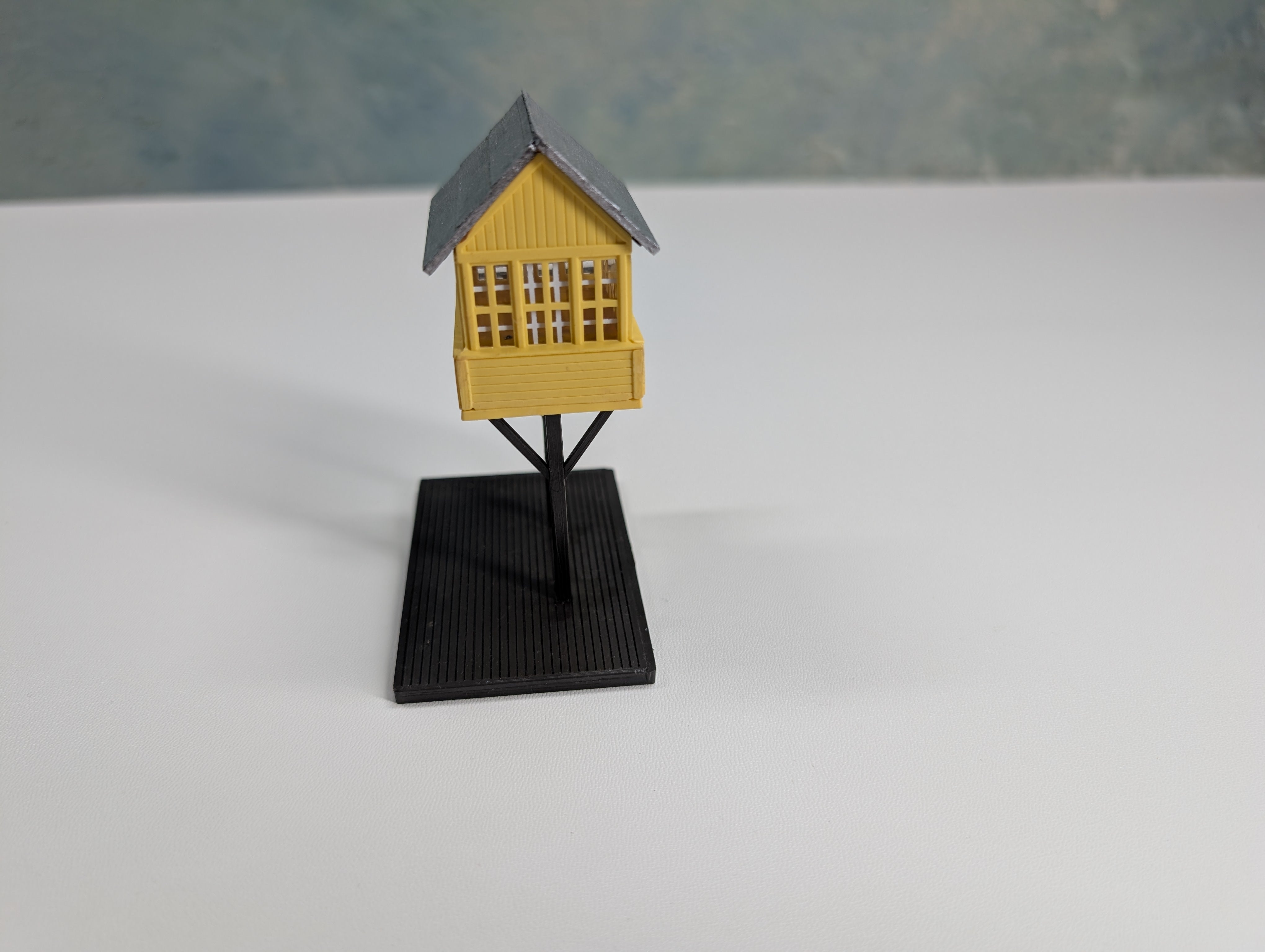 USED HO Scale Elevated Gate Tower