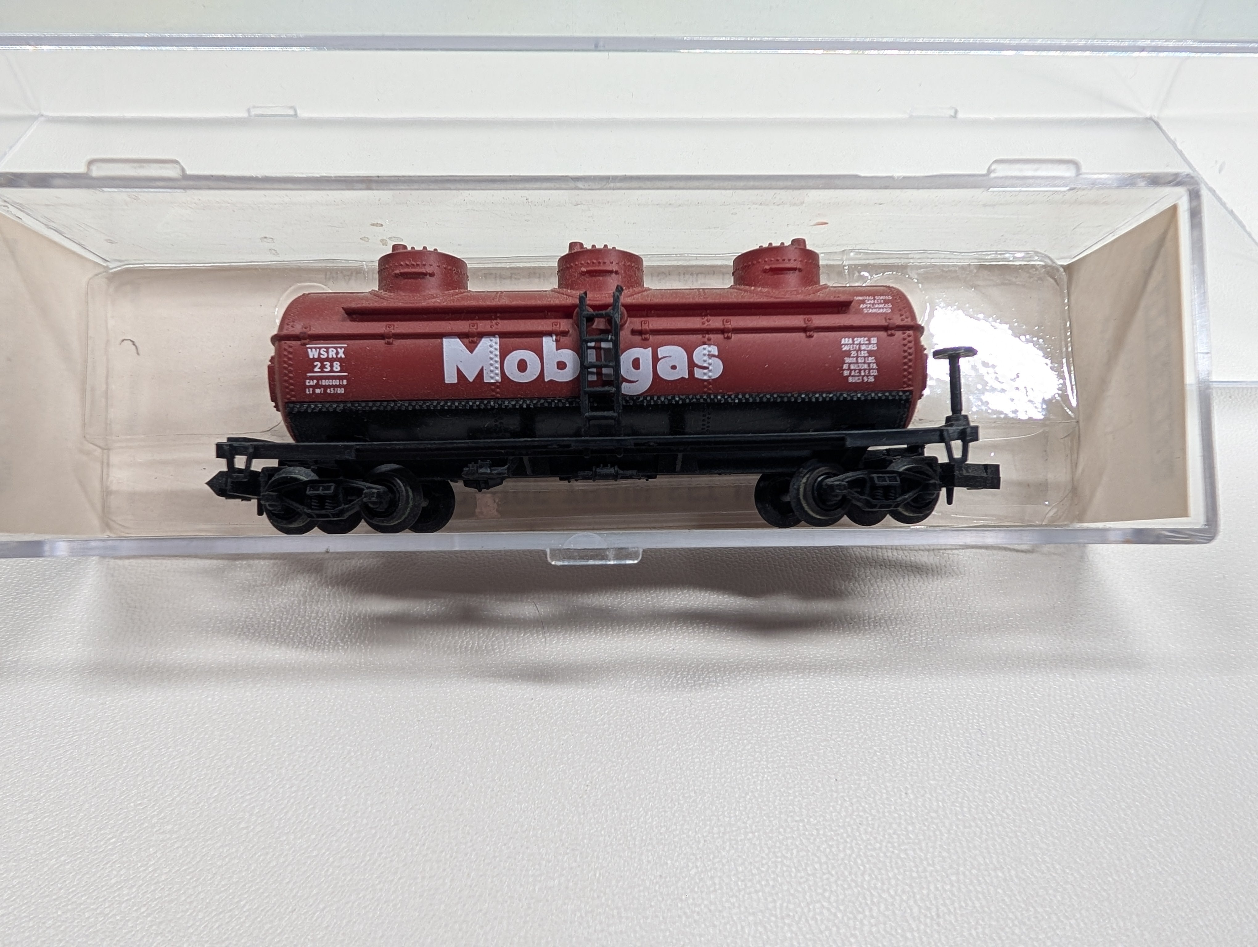 USED Life-Like 7766 N Scale Triple Dome Tank Car Mobilgas WSRX #238