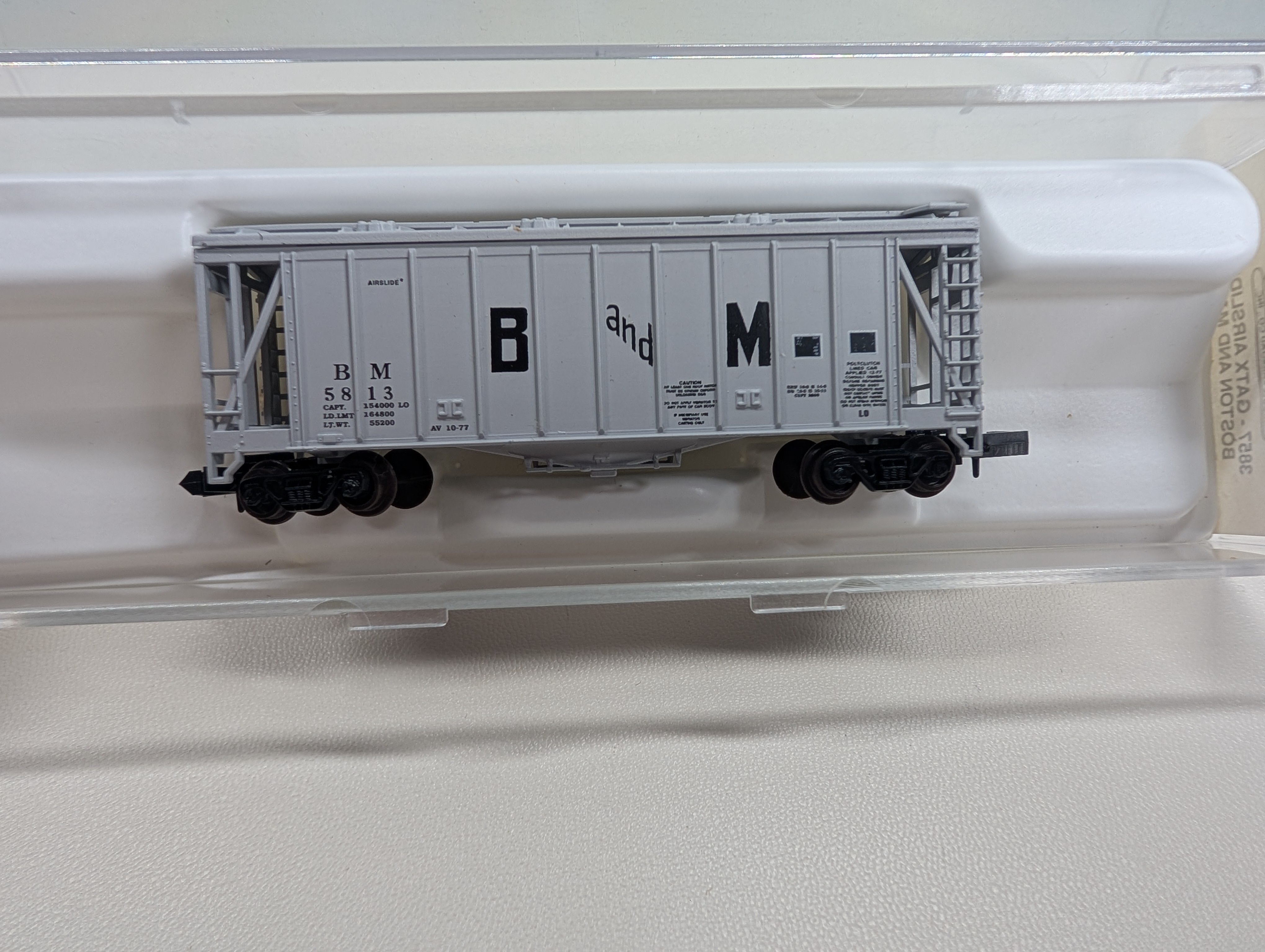 Atlas 3857 N Scale GATX Airslide Covered Hopper Boston and Maine BM #5813