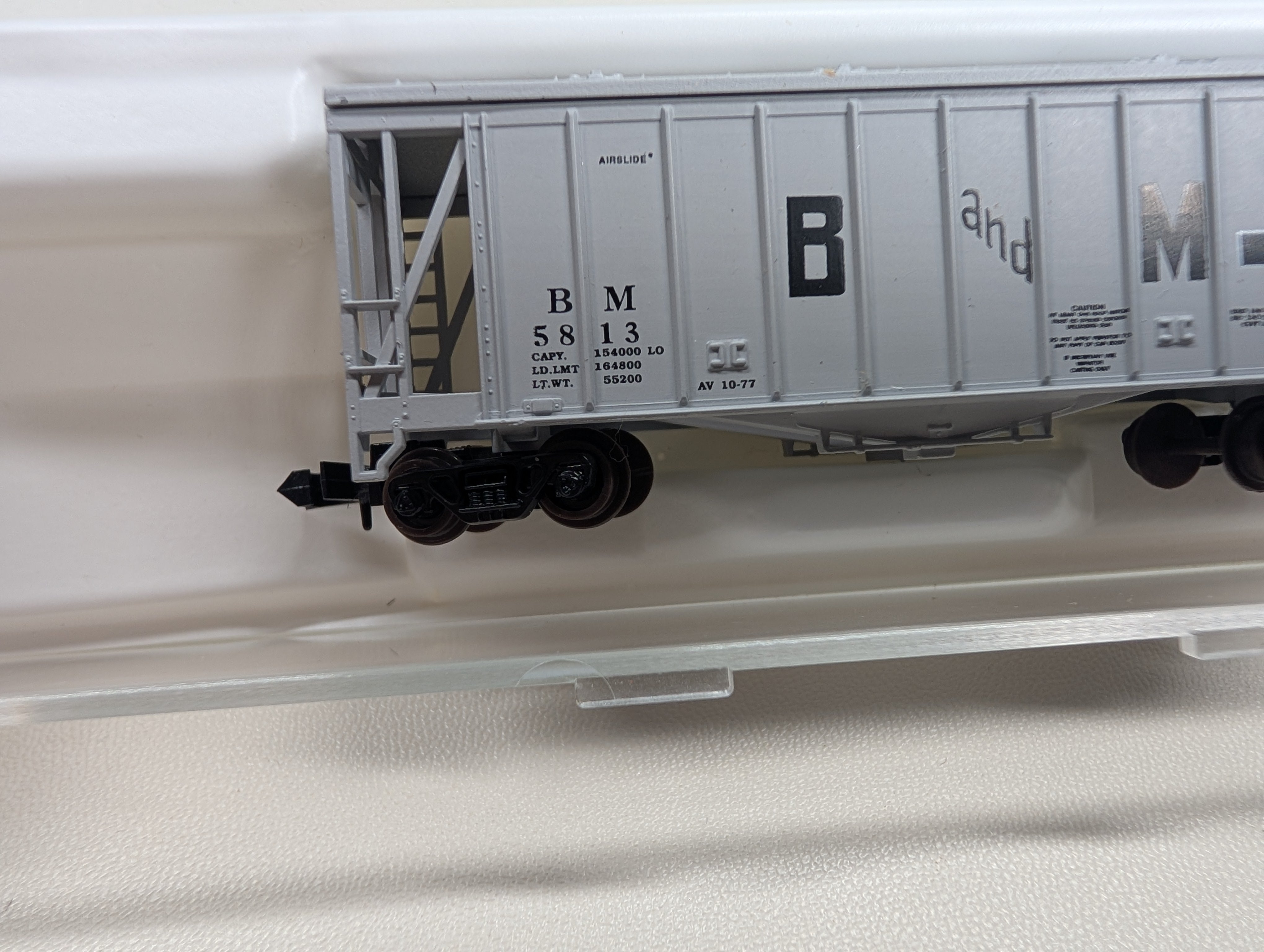 Atlas 3857 N Scale GATX Airslide Covered Hopper Boston and Maine BM #5813