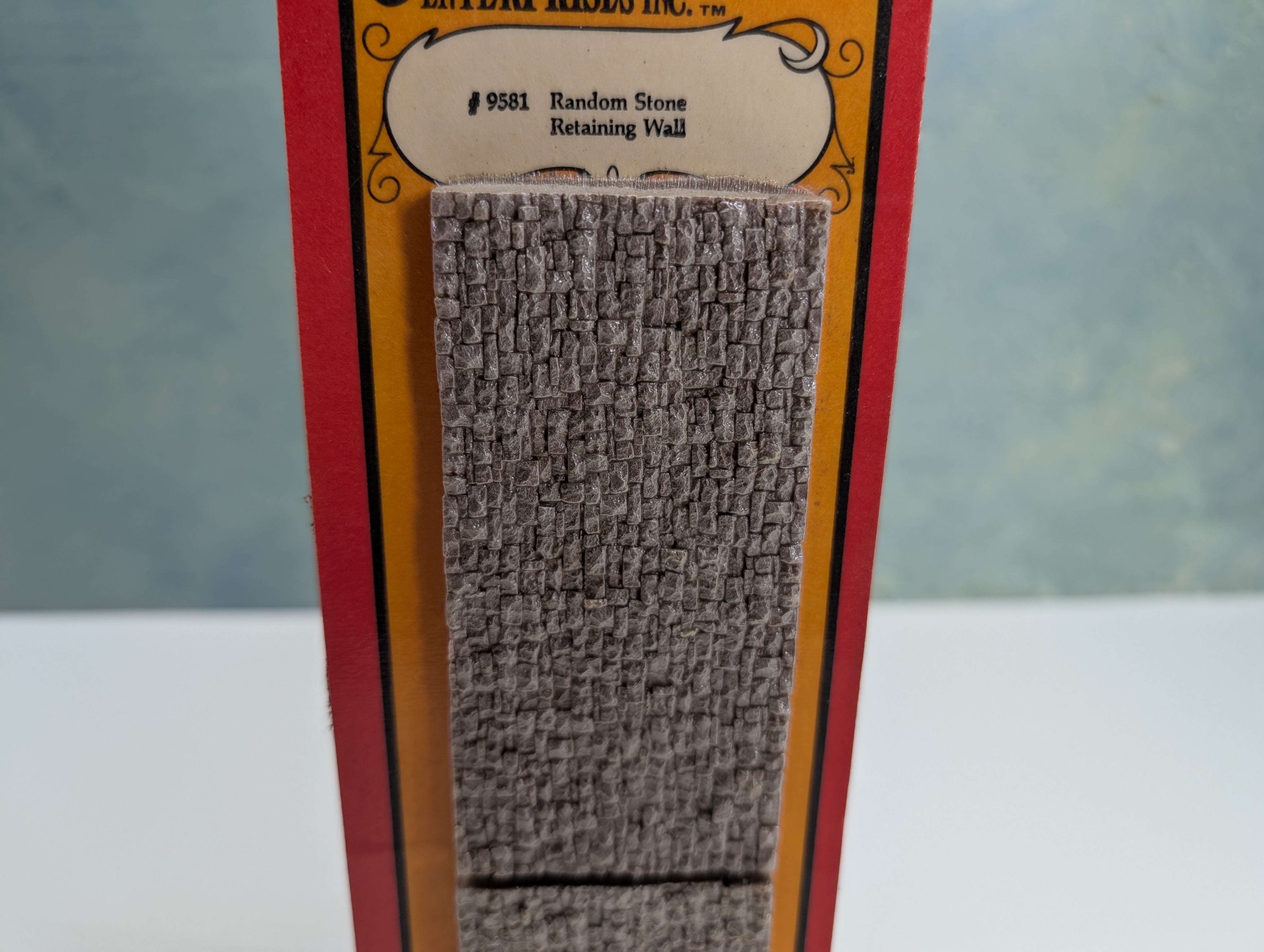 Chooch Enterprises Inc 9581 N Scale Stone Retaining Wall