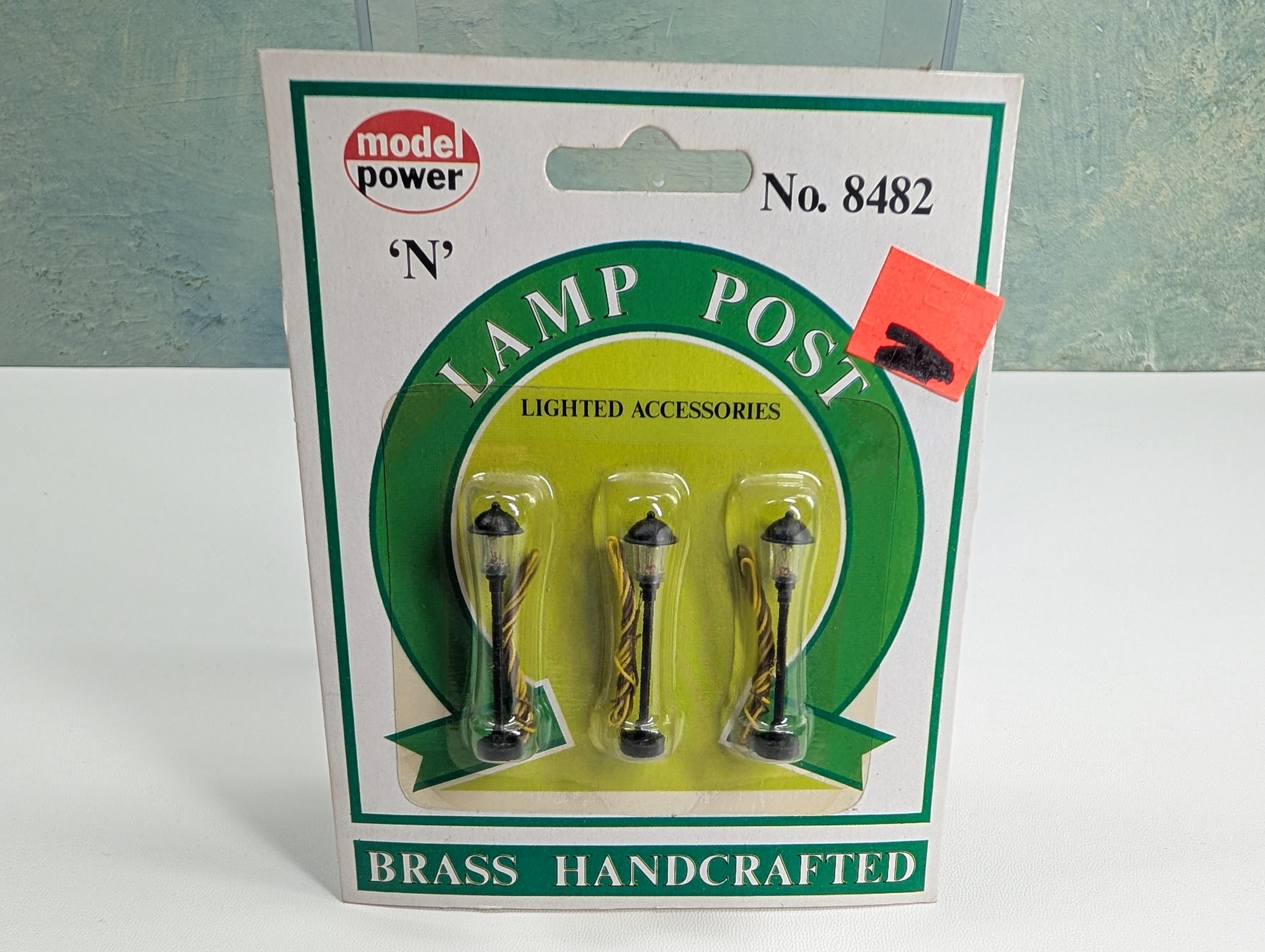 Model Power 8482 N Scale Lamp Post, Brass Details, Wired (3 pcs)