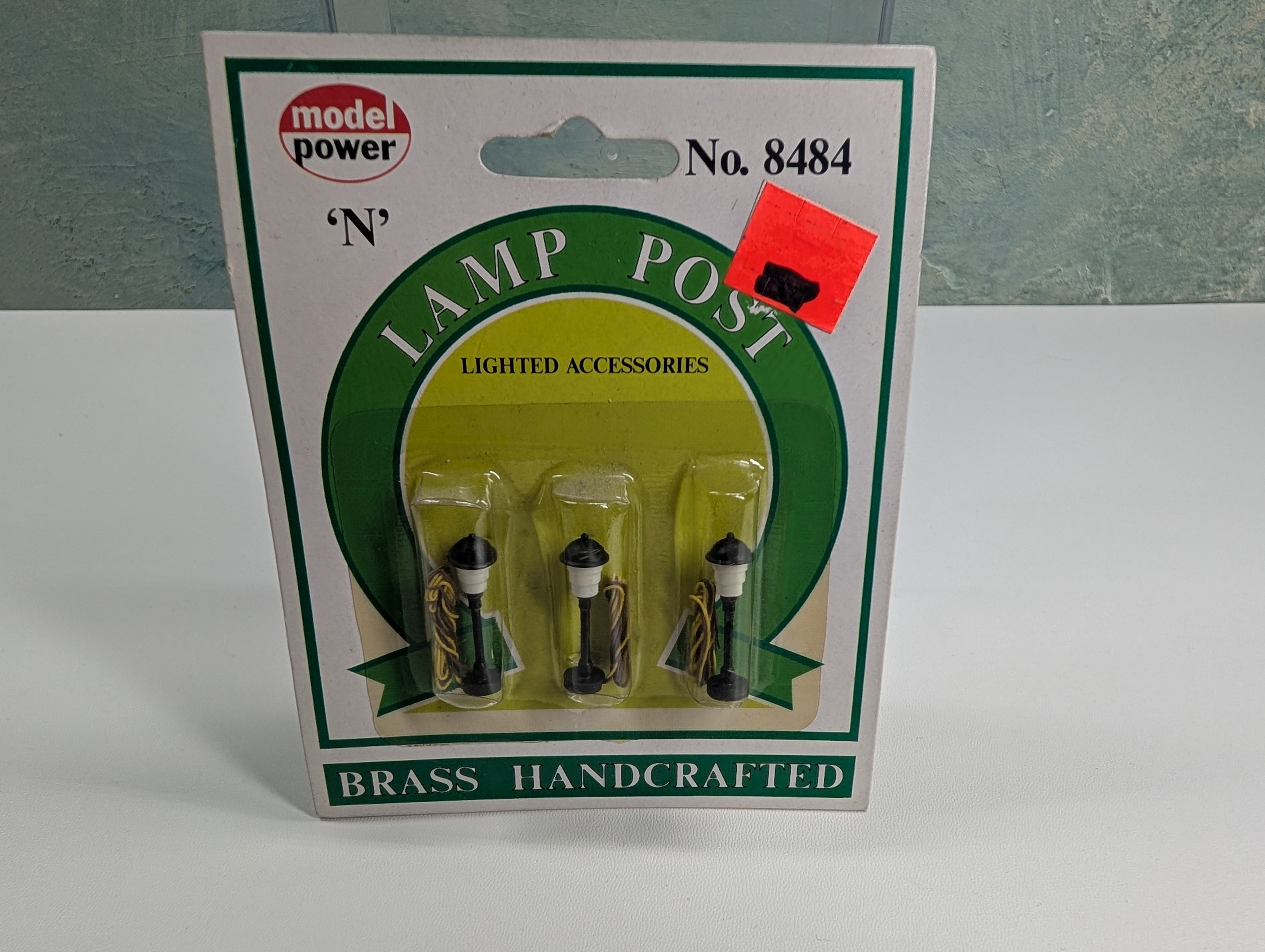 Model Power 8484 N Scale Lamp Post, Brass Details, Wired (3 pcs)