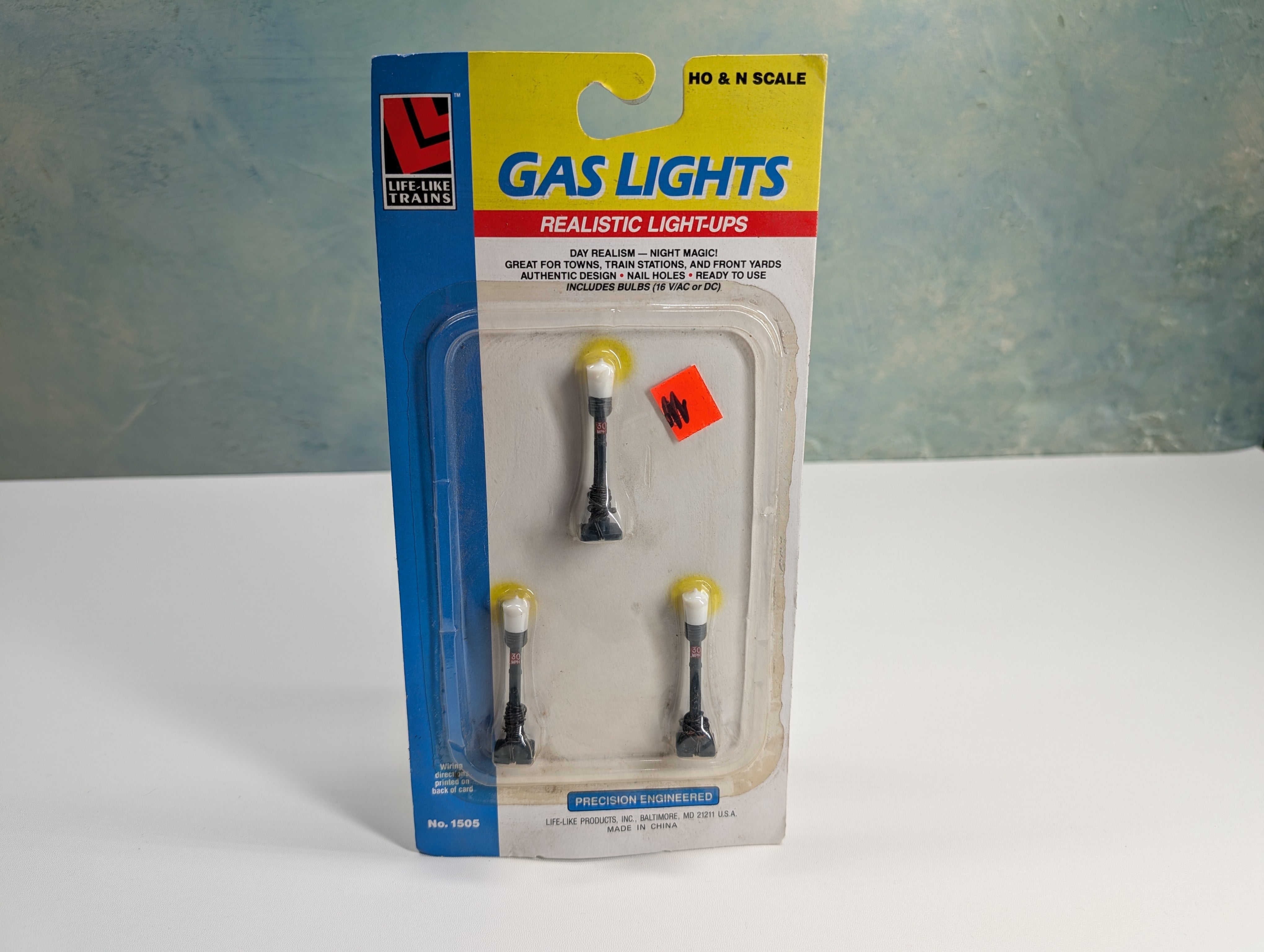Life-Like 1505 Multi Scale HO & N Scale Gas Lights (3 pcs)