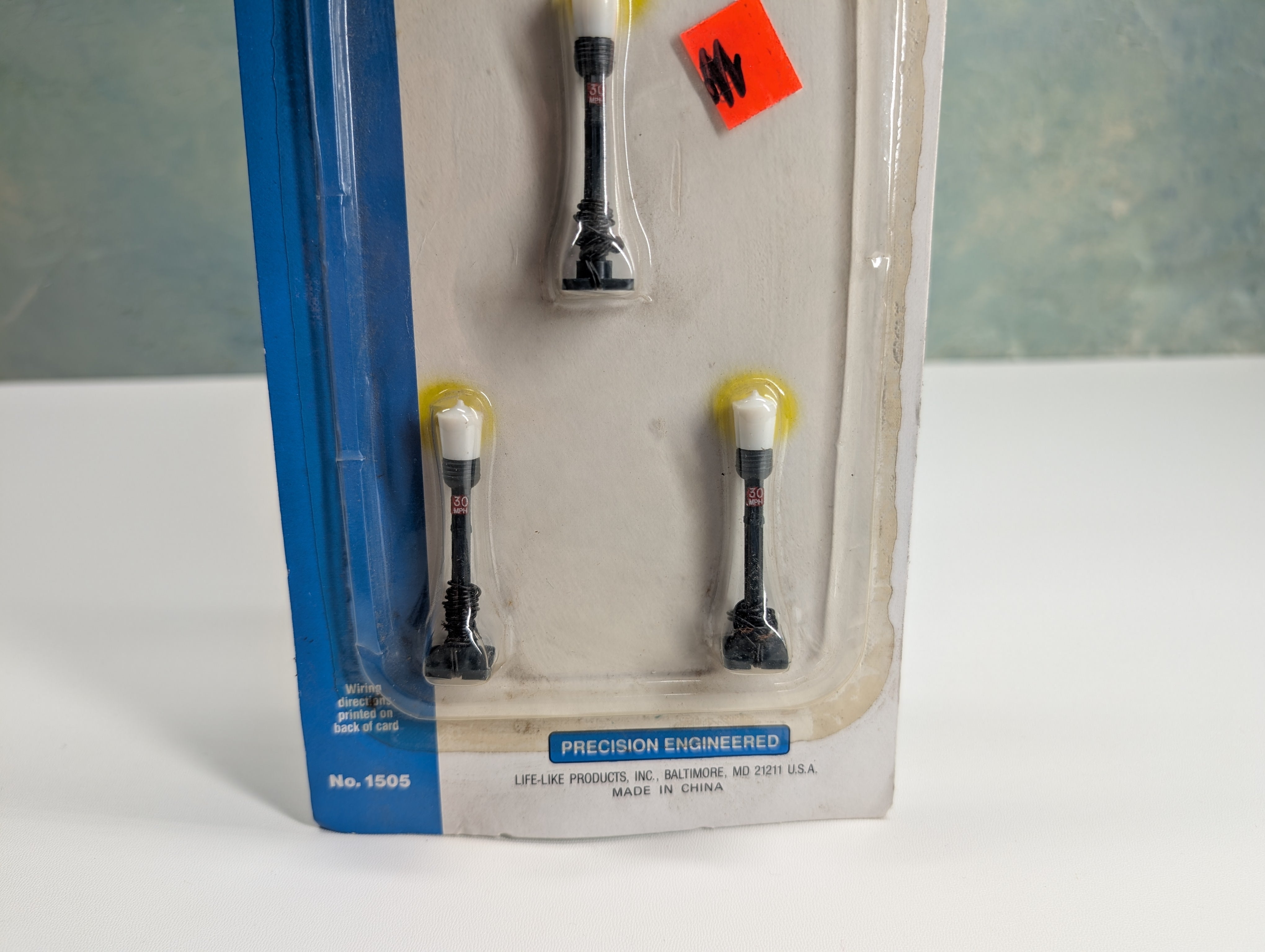 Life-Like 1505 Multi Scale HO & N Scale Gas Lights (3 pcs)