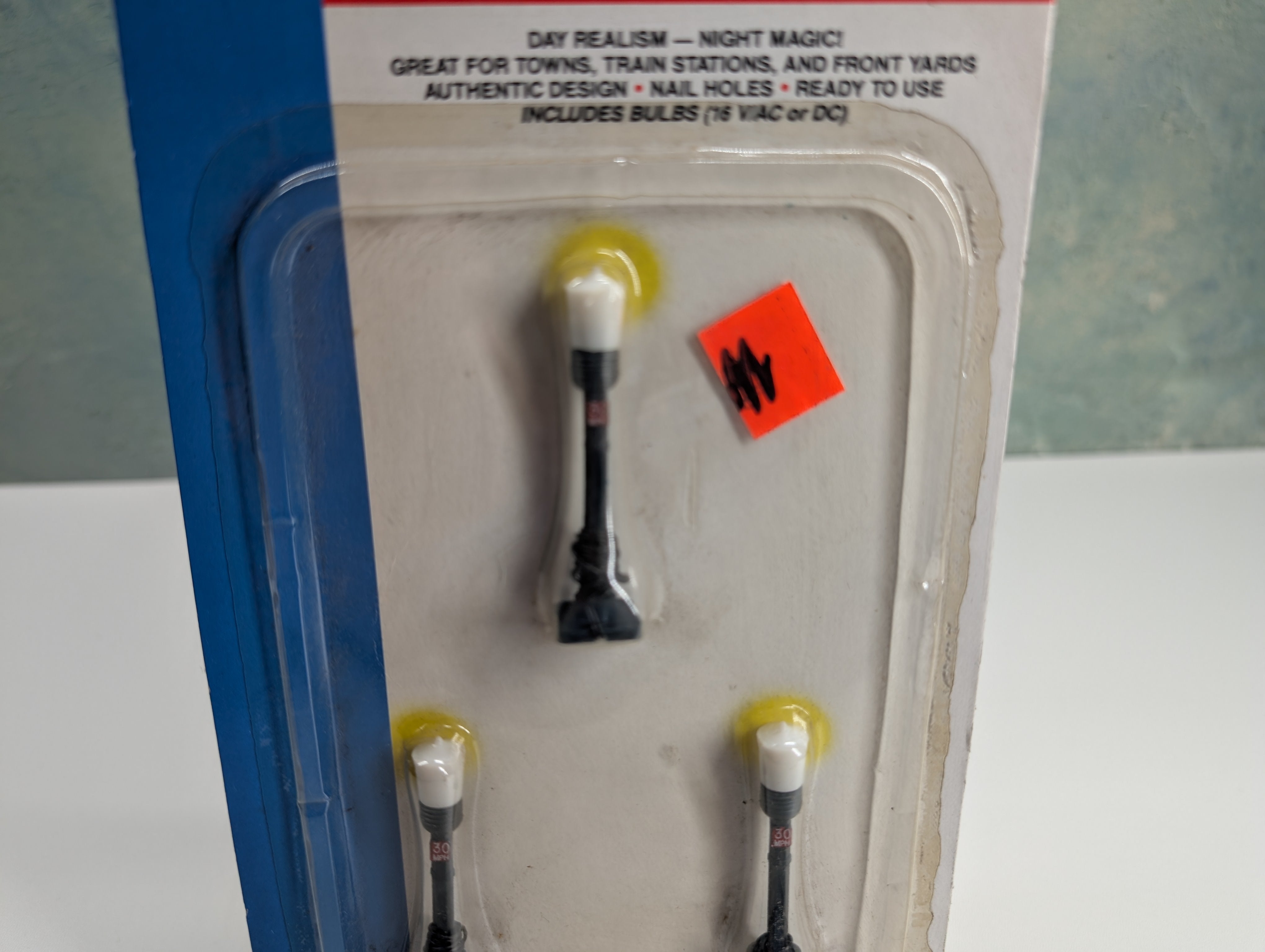 Life-Like 1505 Multi Scale HO & N Scale Gas Lights (3 pcs)