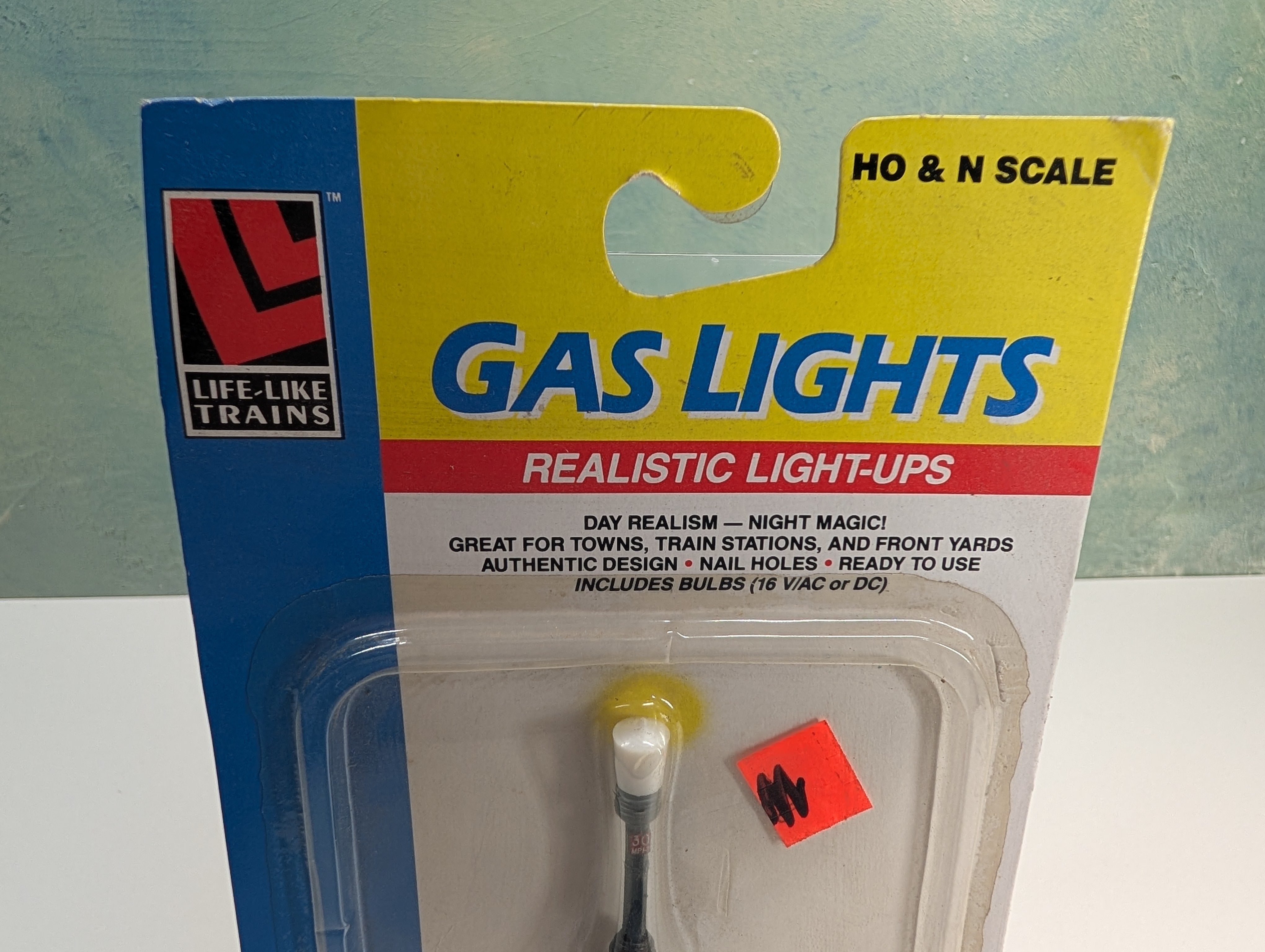 Life-Like 1505 Multi Scale HO & N Scale Gas Lights (3 pcs)