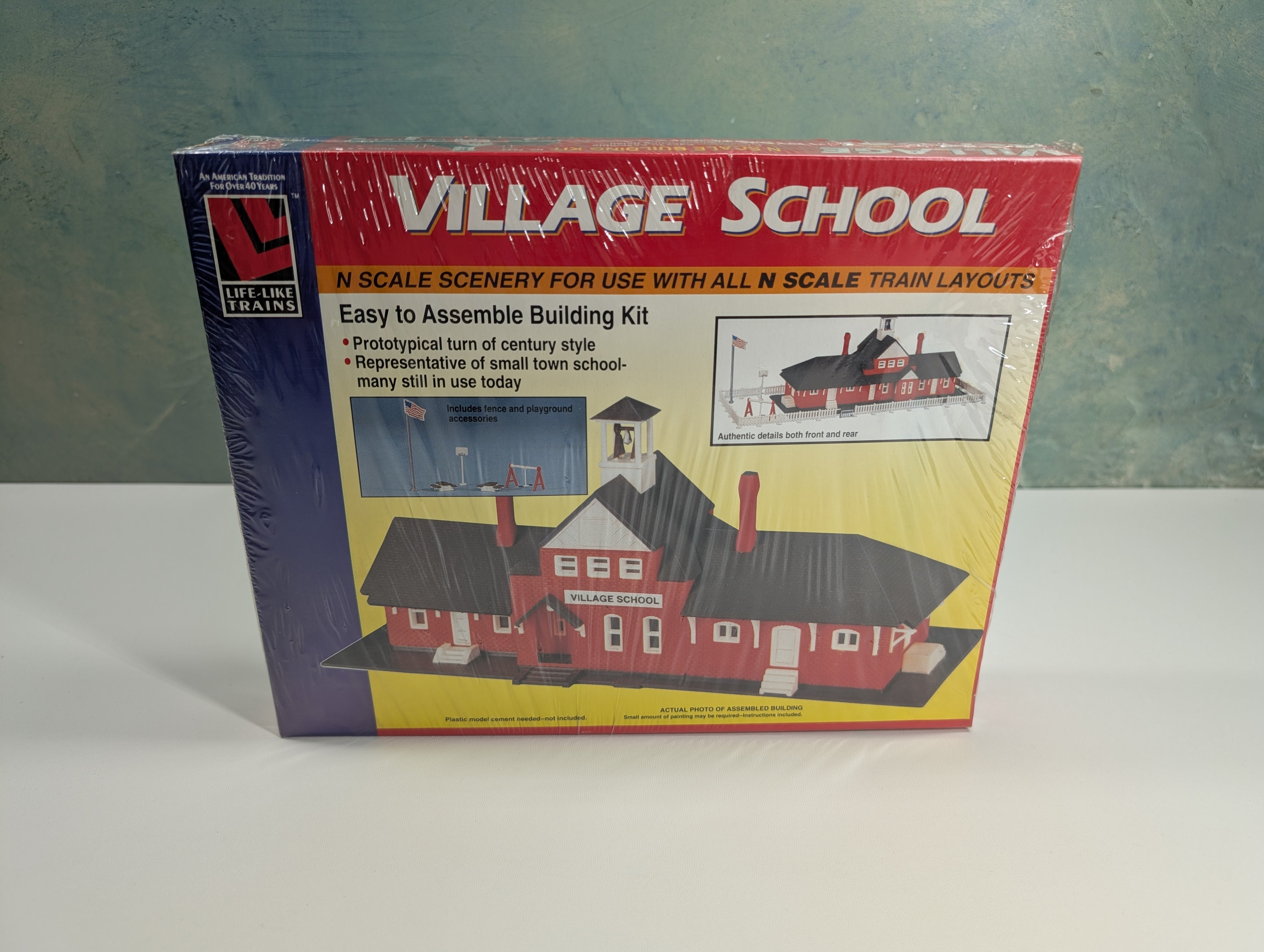 Life-Like 7443 N Scale Village School (Sealed) KIT