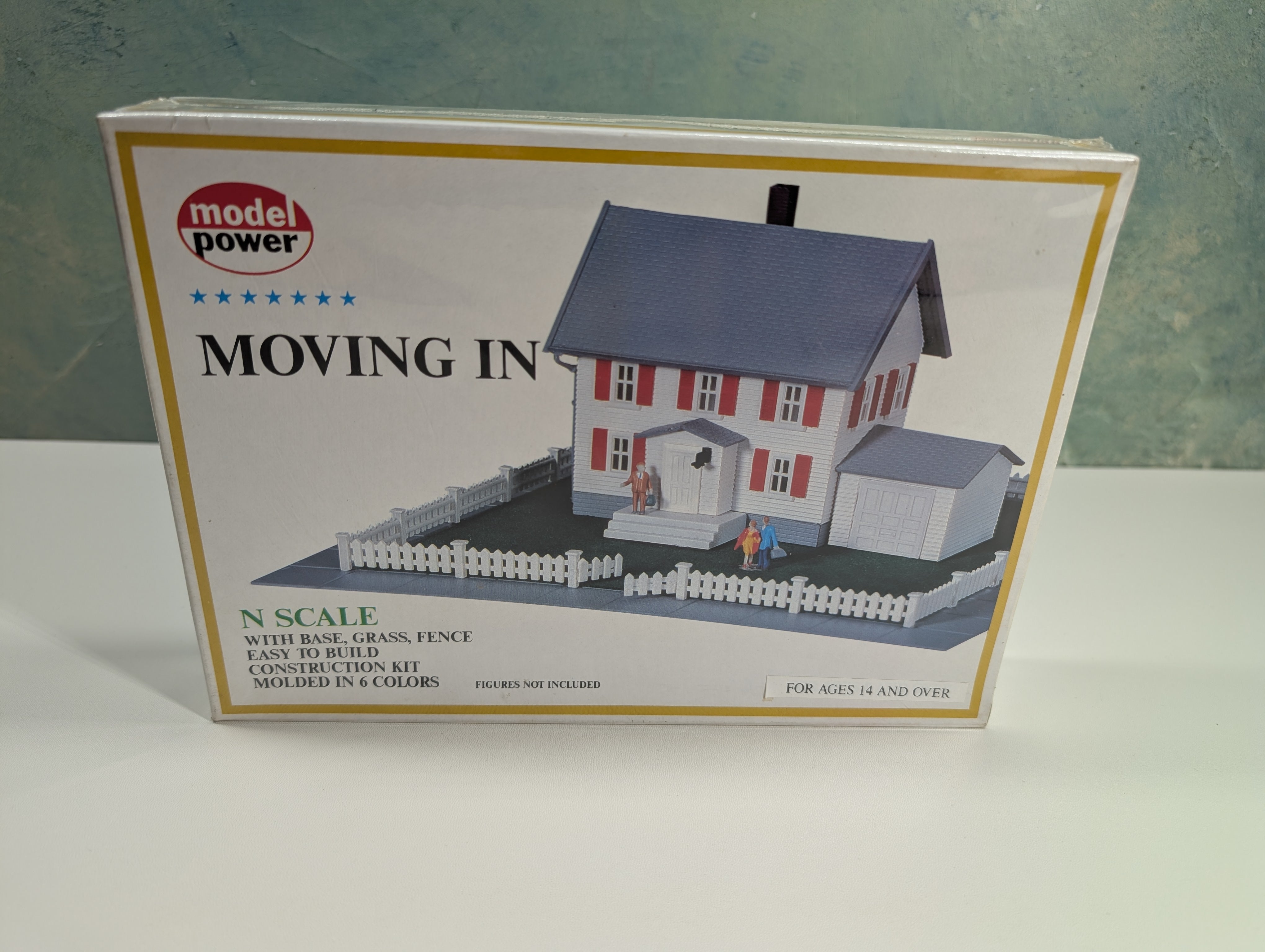 Model Power 1553 N Scale Moving In, White House Red Shutters (Sealed) KIT