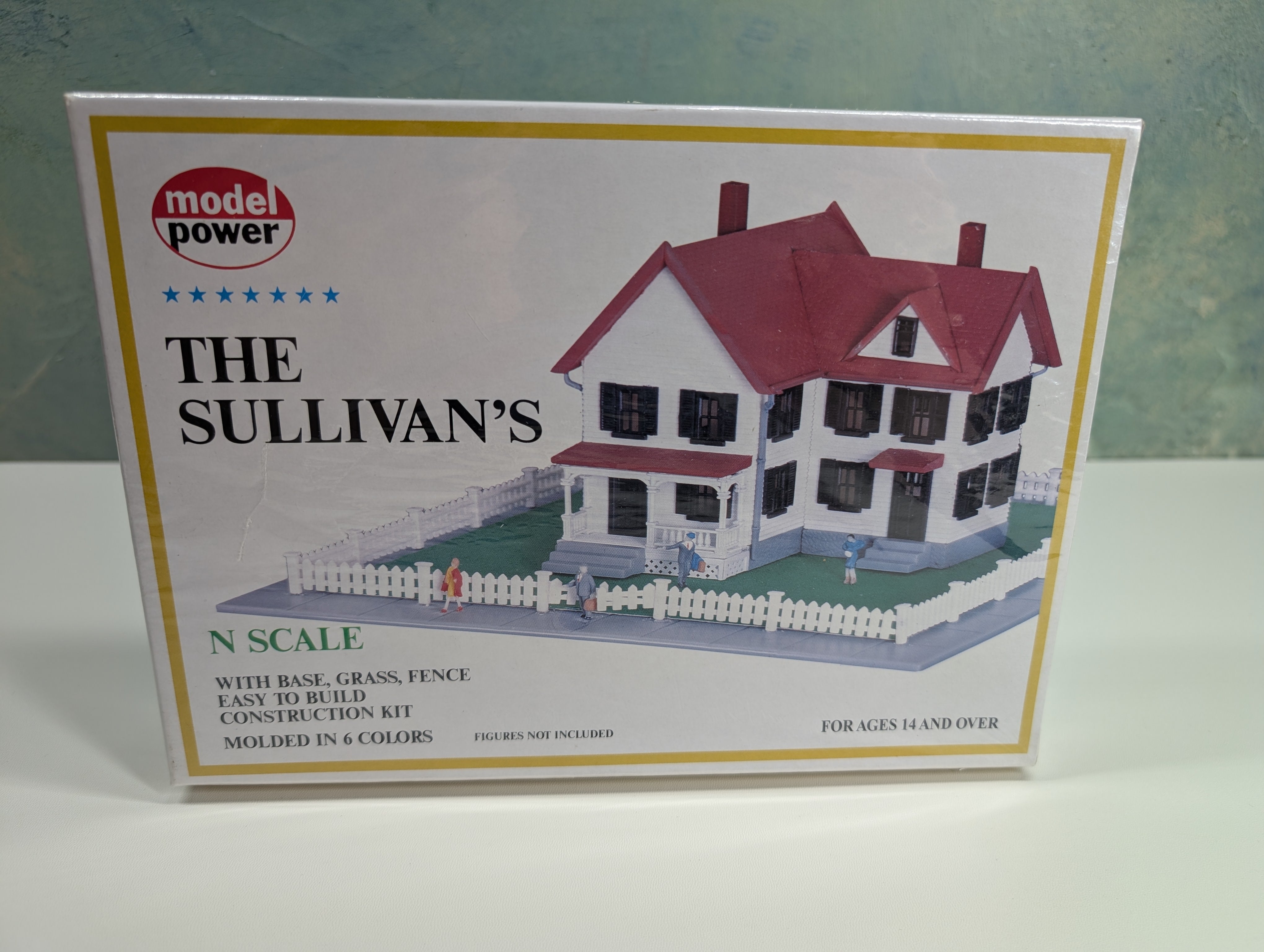 Model Power 1557 N Scale The Sullivan's, White House with Black Shutters & Red Roof (Sealed) KIT