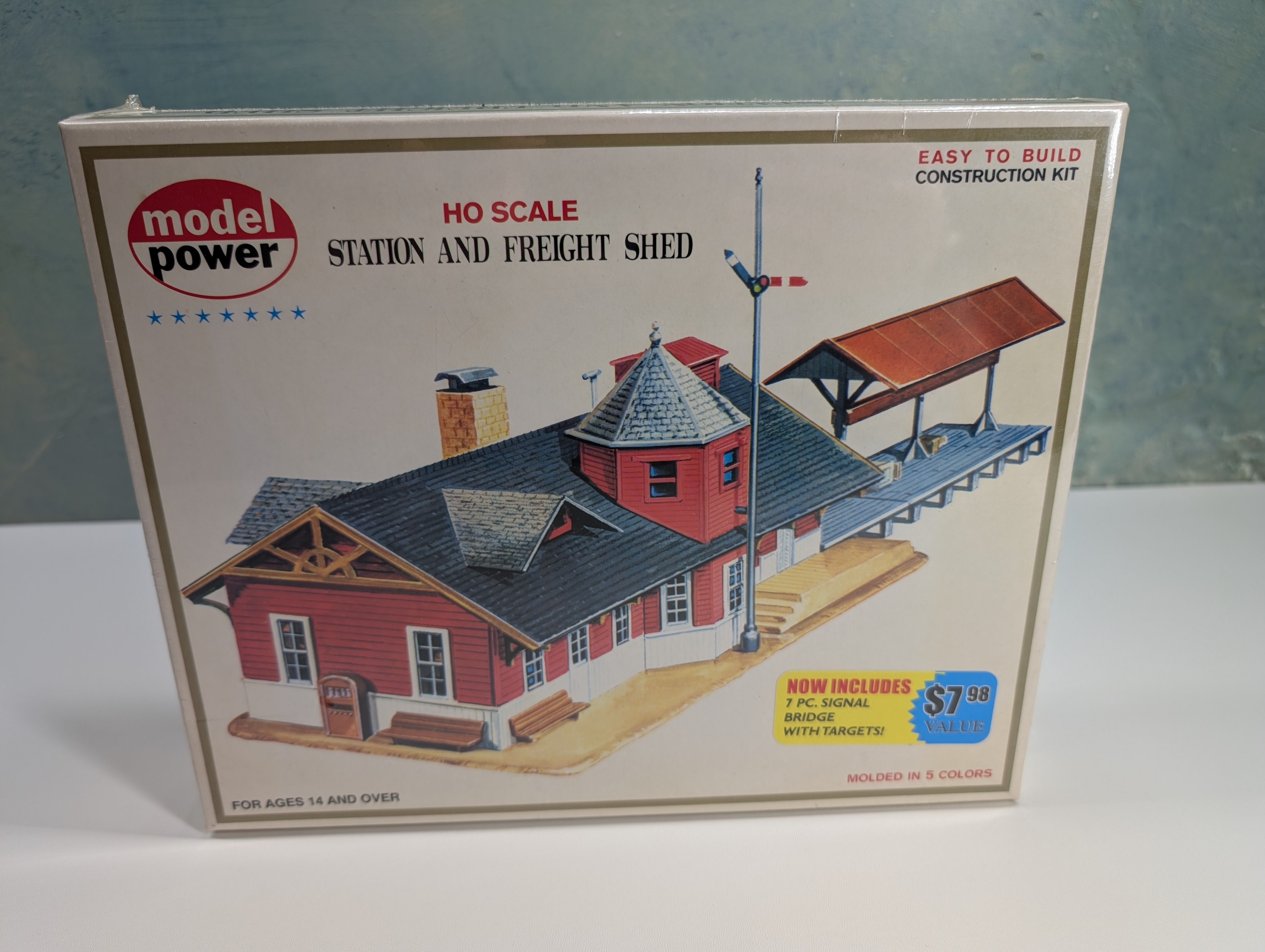 Model Power 427 HO Scale Station & Freight Shed (Sealed) KIT