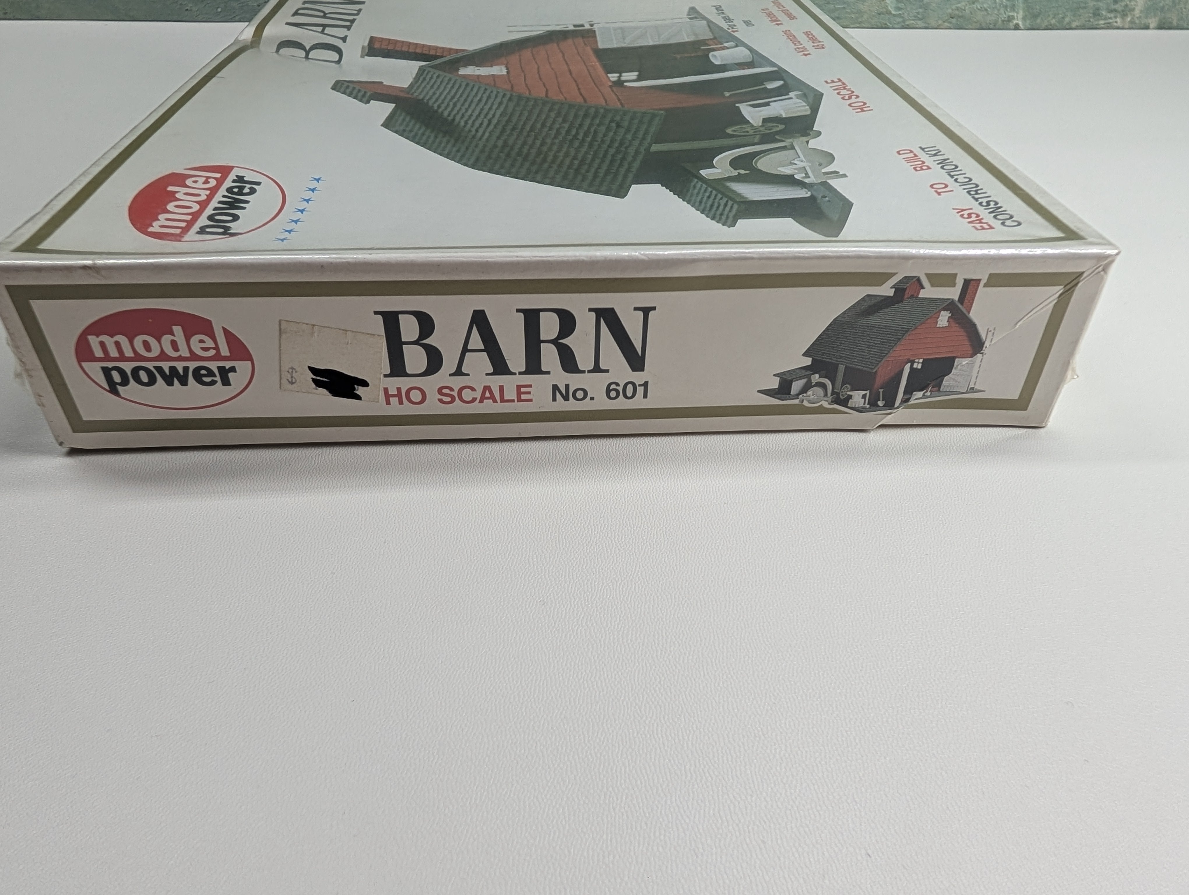 Model Power 601 HO Scale Barn (Sealed) KIT