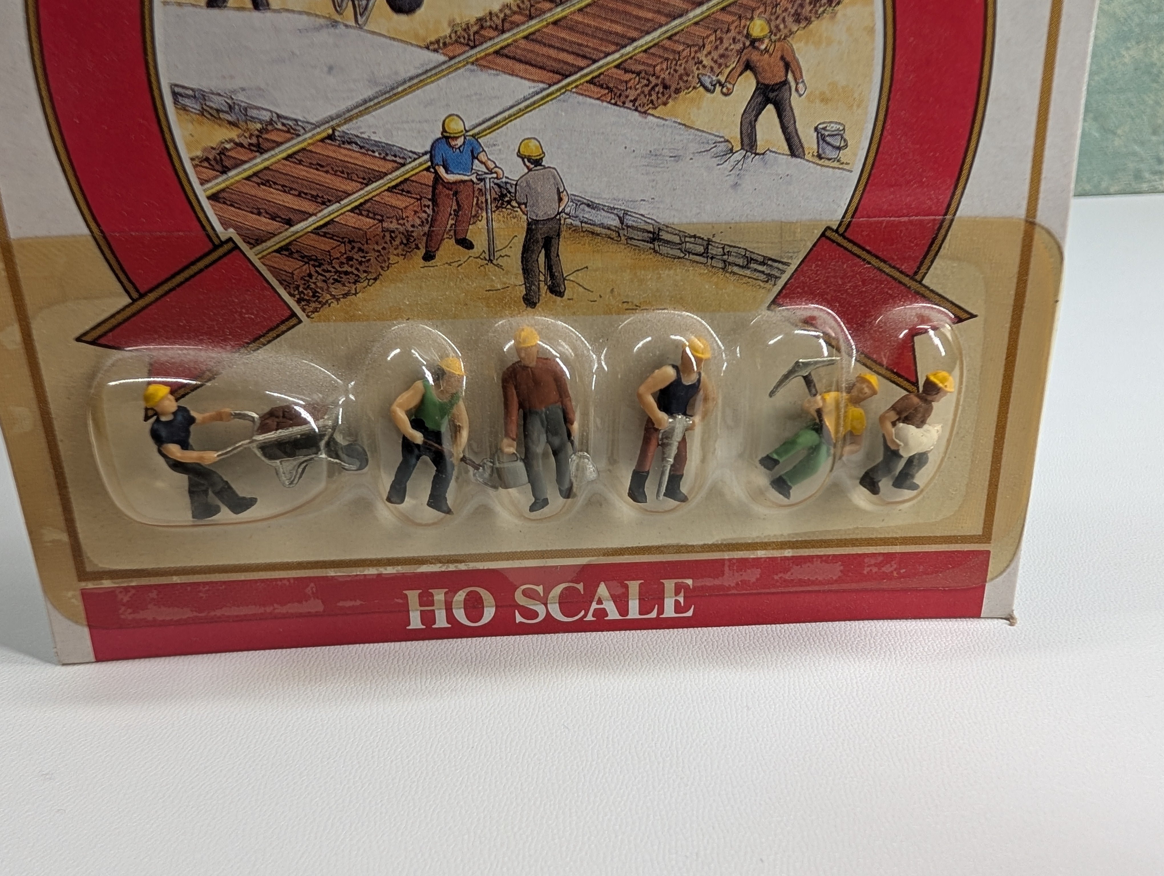 Model Power 5700 HO Scale Track Laying Crew (6 pcs)