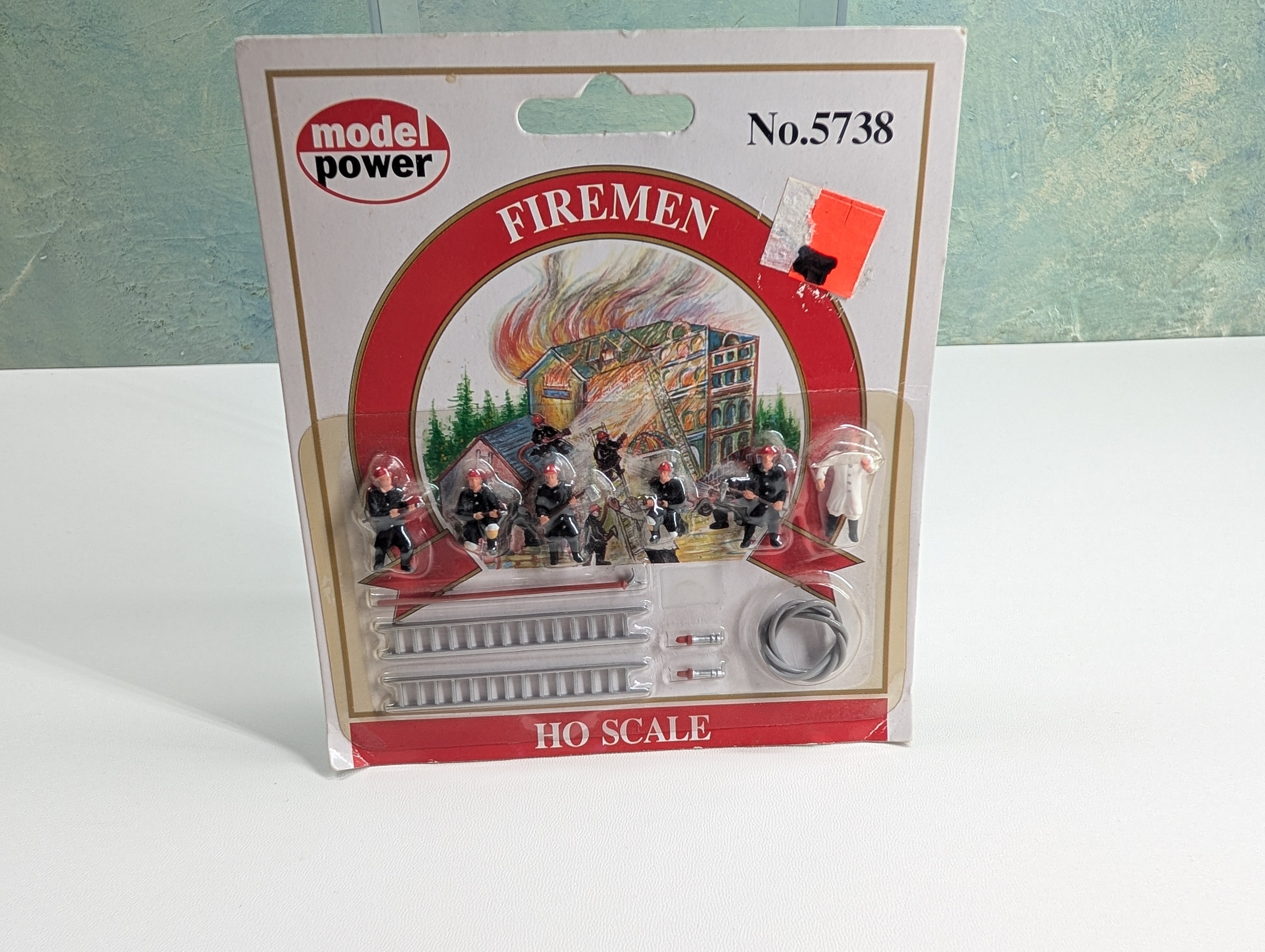 Model Power 5738 HO Scale Firemen & Accessories (12 pcs)