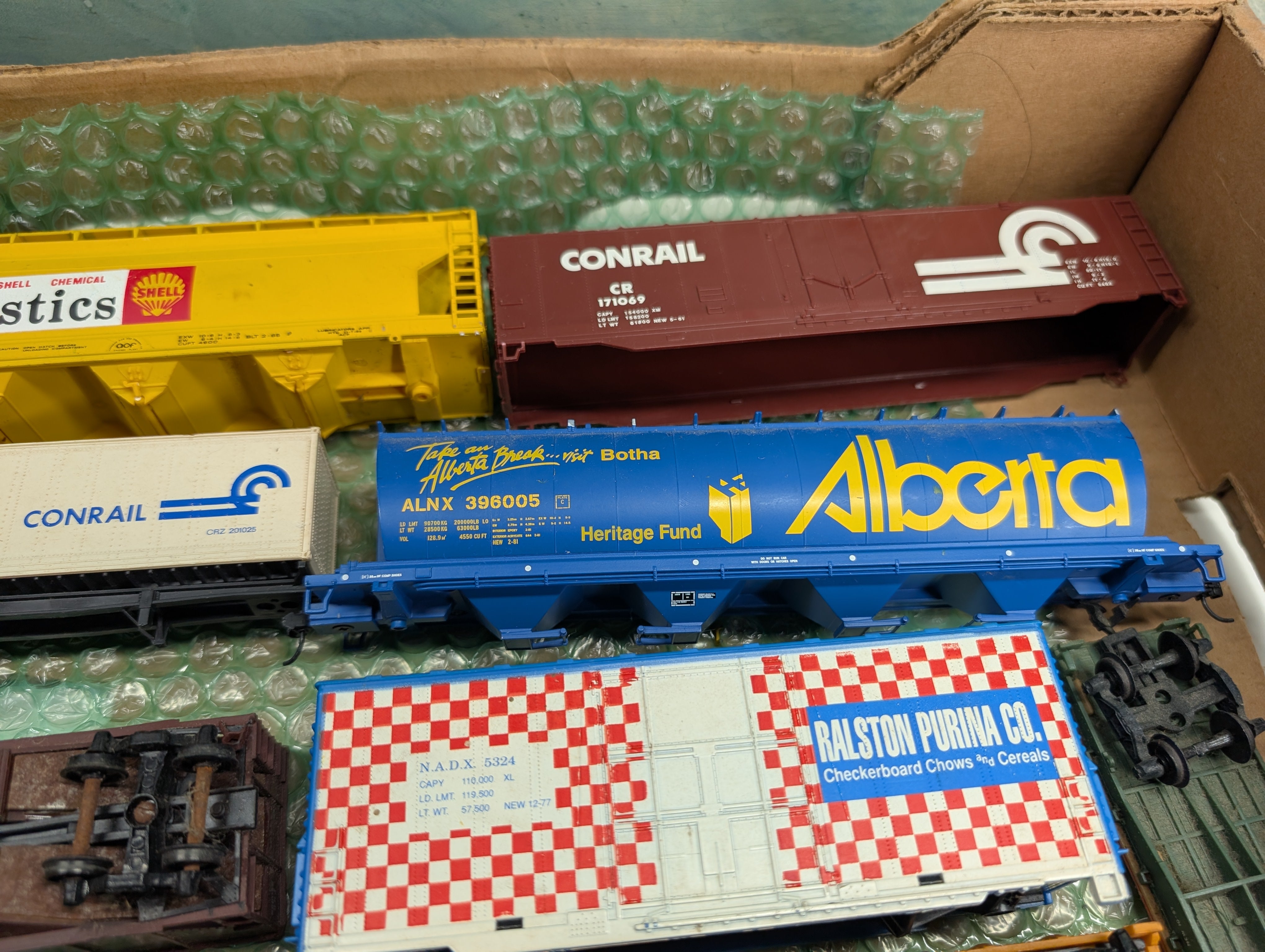 HO Scale For Parts/Repairs Lot of Hoppers, Locos, Box Cars & More