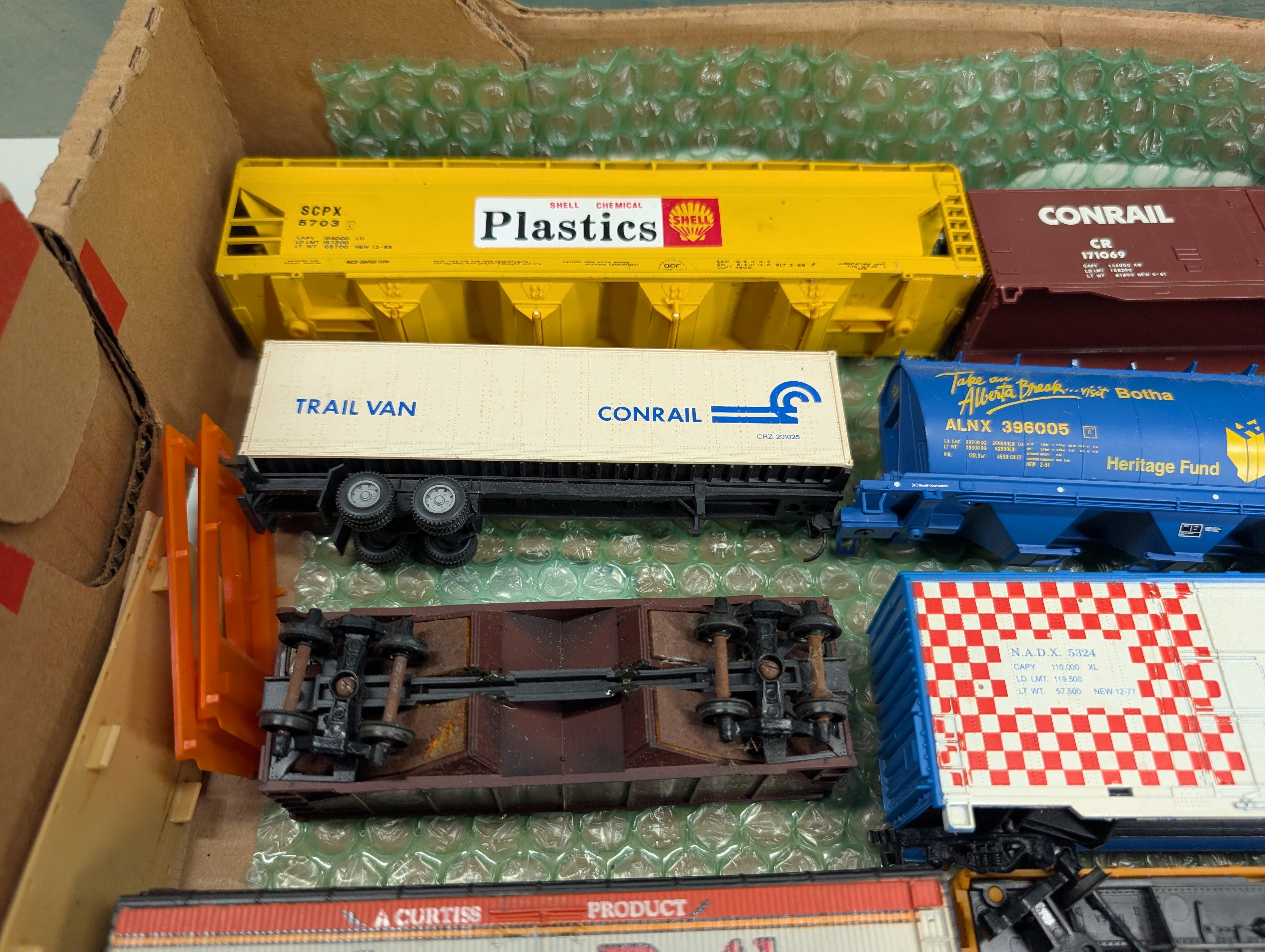 HO Scale For Parts/Repairs Lot of Hoppers, Locos, Box Cars & More