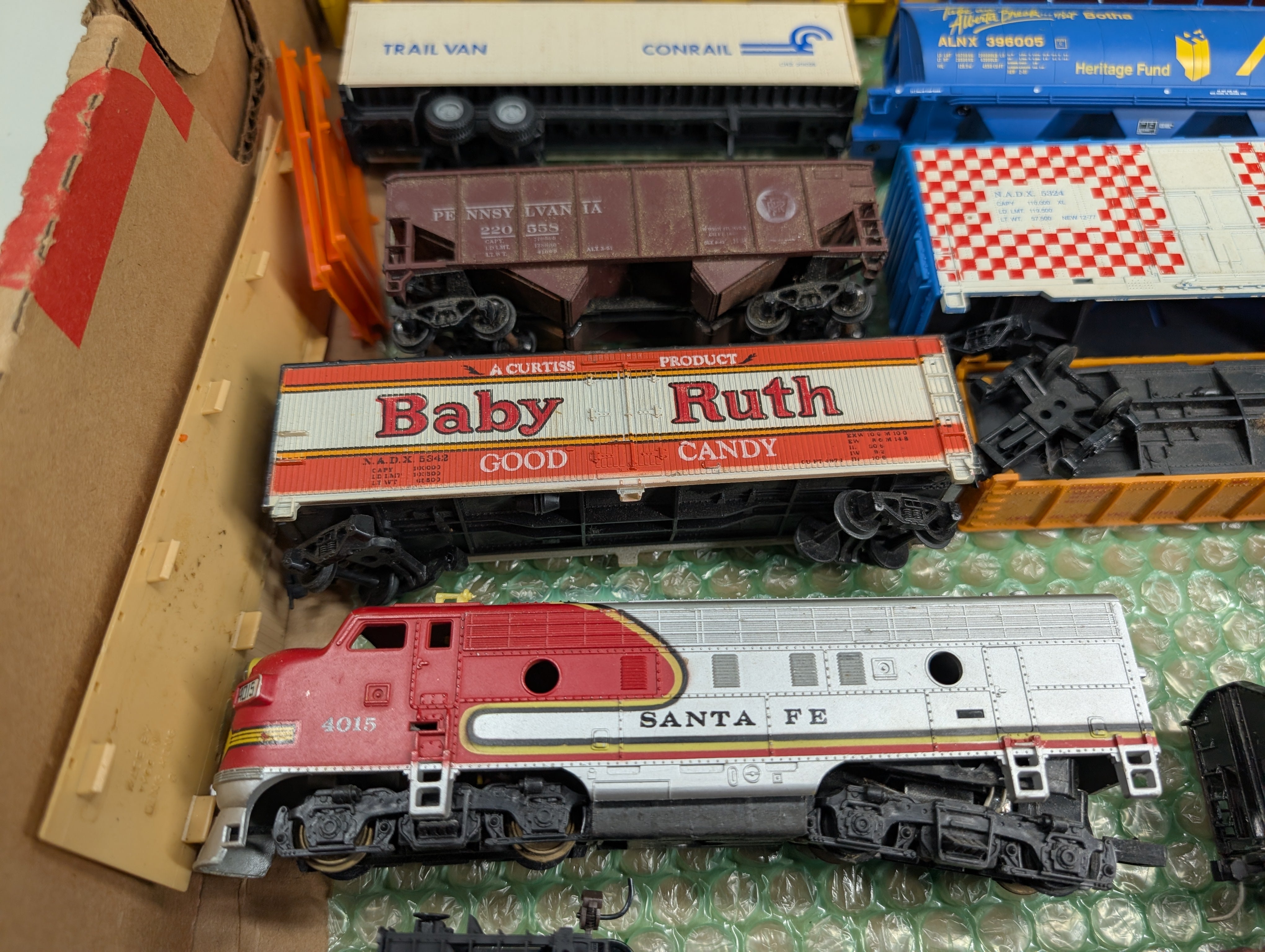 HO Scale For Parts/Repairs Lot of Hoppers, Locos, Box Cars & More