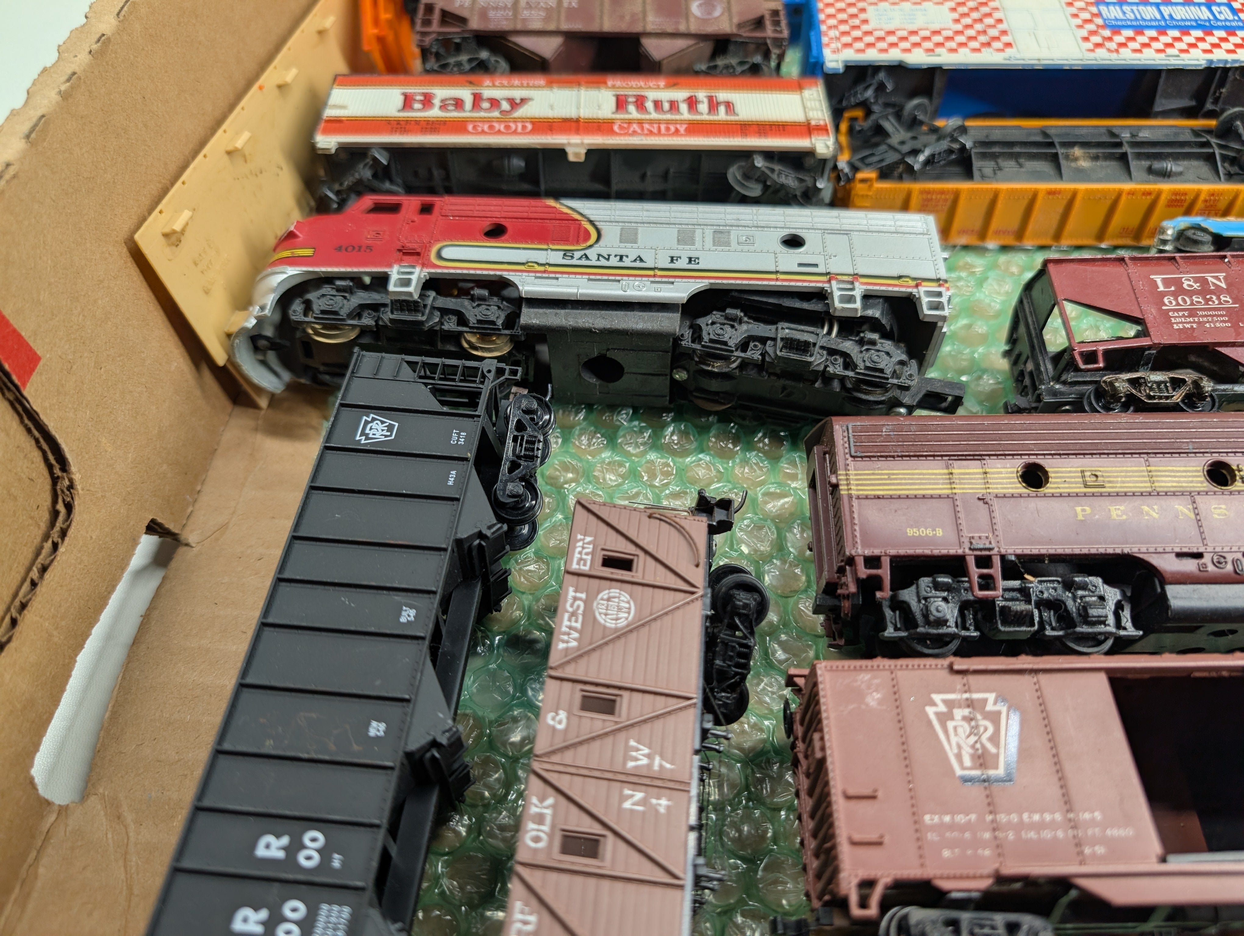HO Scale For Parts/Repairs Lot of Hoppers, Locos, Box Cars & More