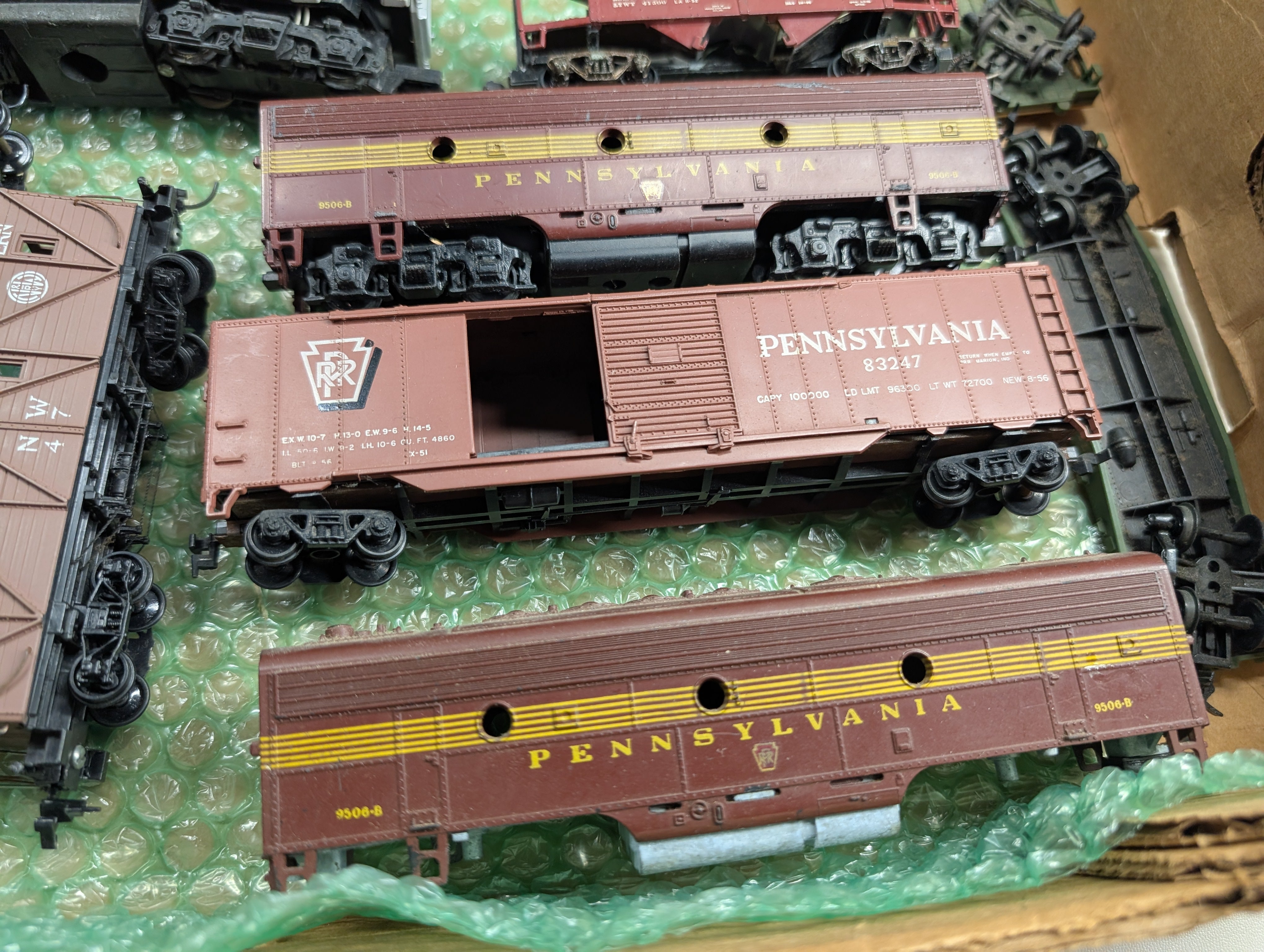 HO Scale For Parts/Repairs Lot of Hoppers, Locos, Box Cars & More