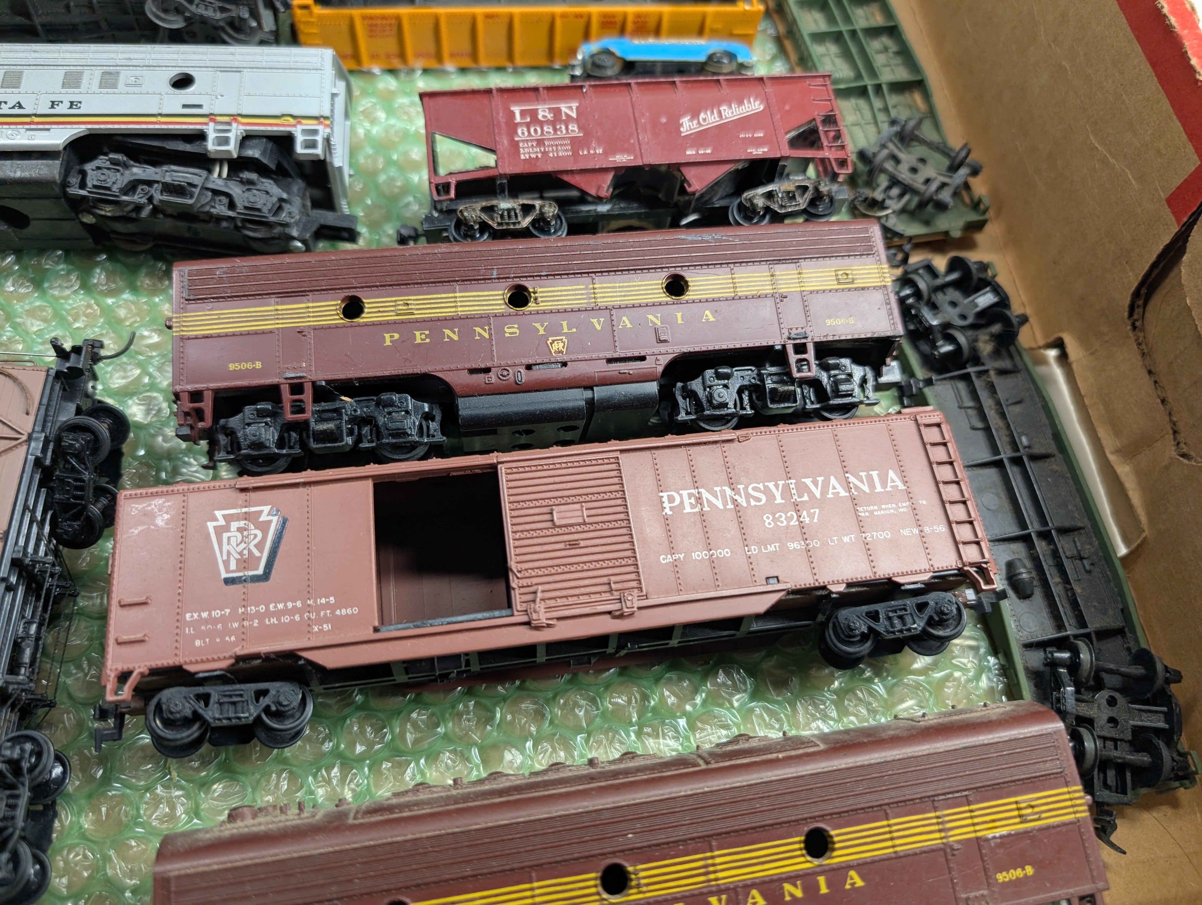 HO Scale For Parts/Repairs Lot of Hoppers, Locos, Box Cars & More