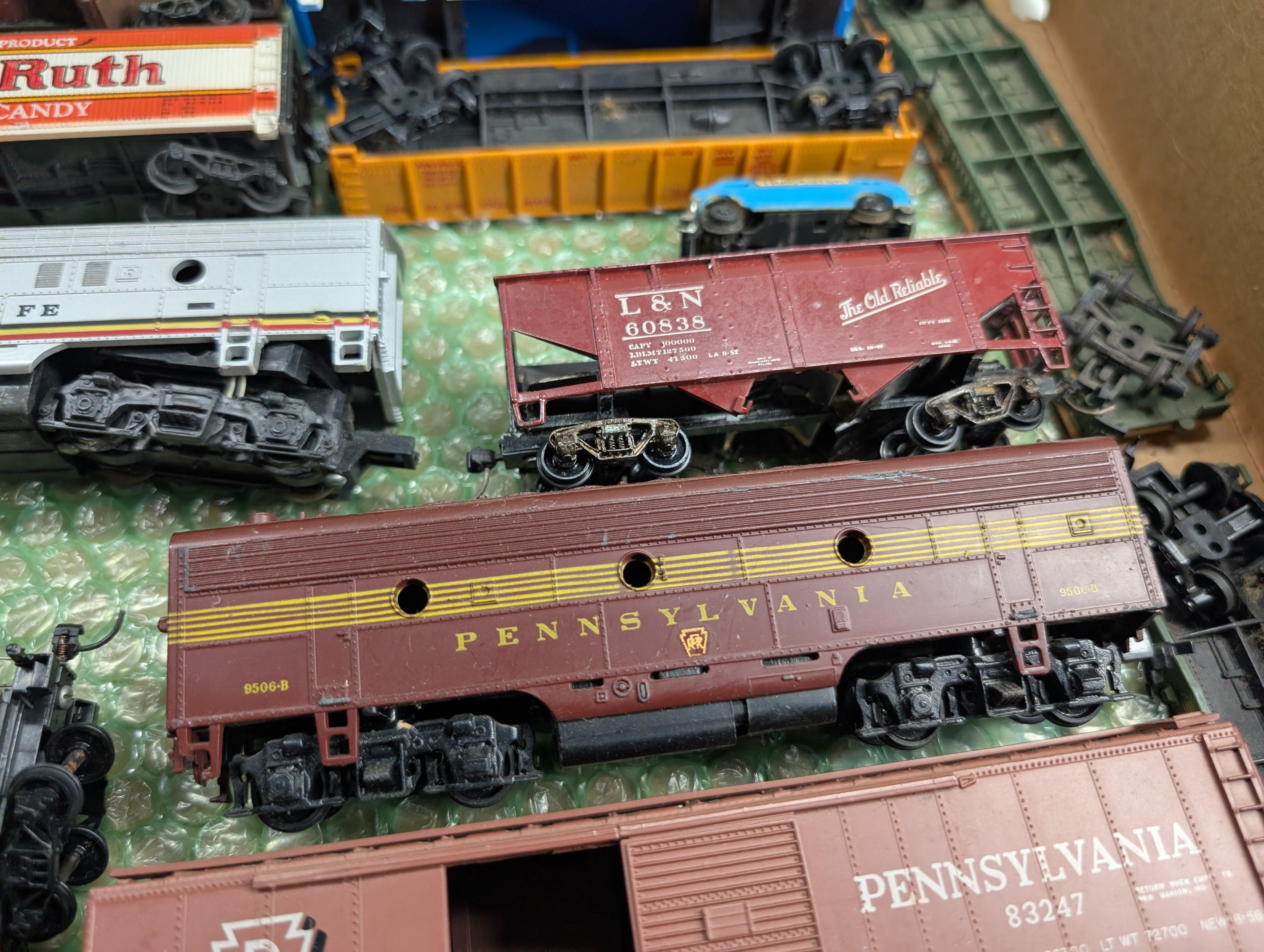 HO Scale For Parts/Repairs Lot of Hoppers, Locos, Box Cars & More