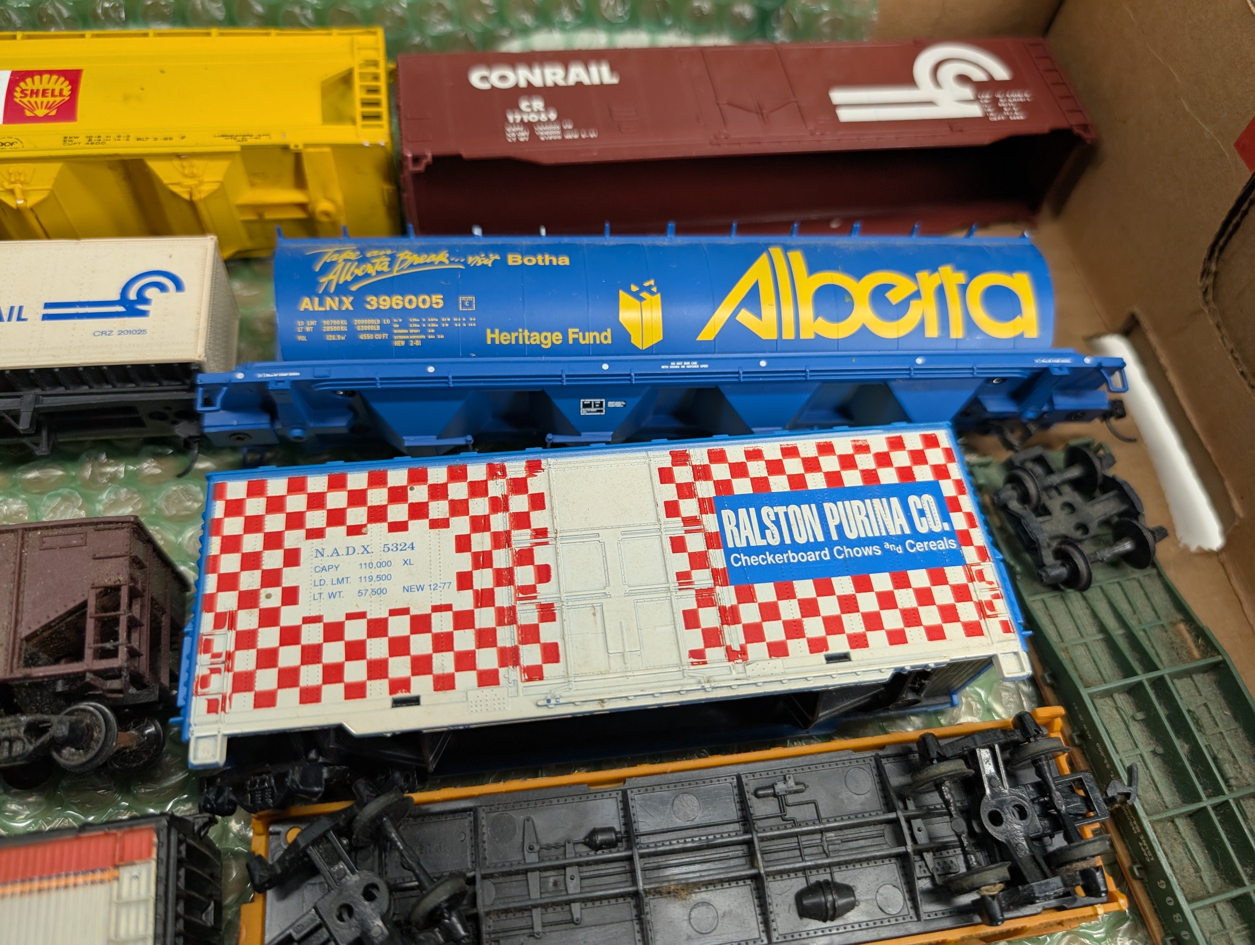 HO Scale For Parts/Repairs Lot of Hoppers, Locos, Box Cars & More