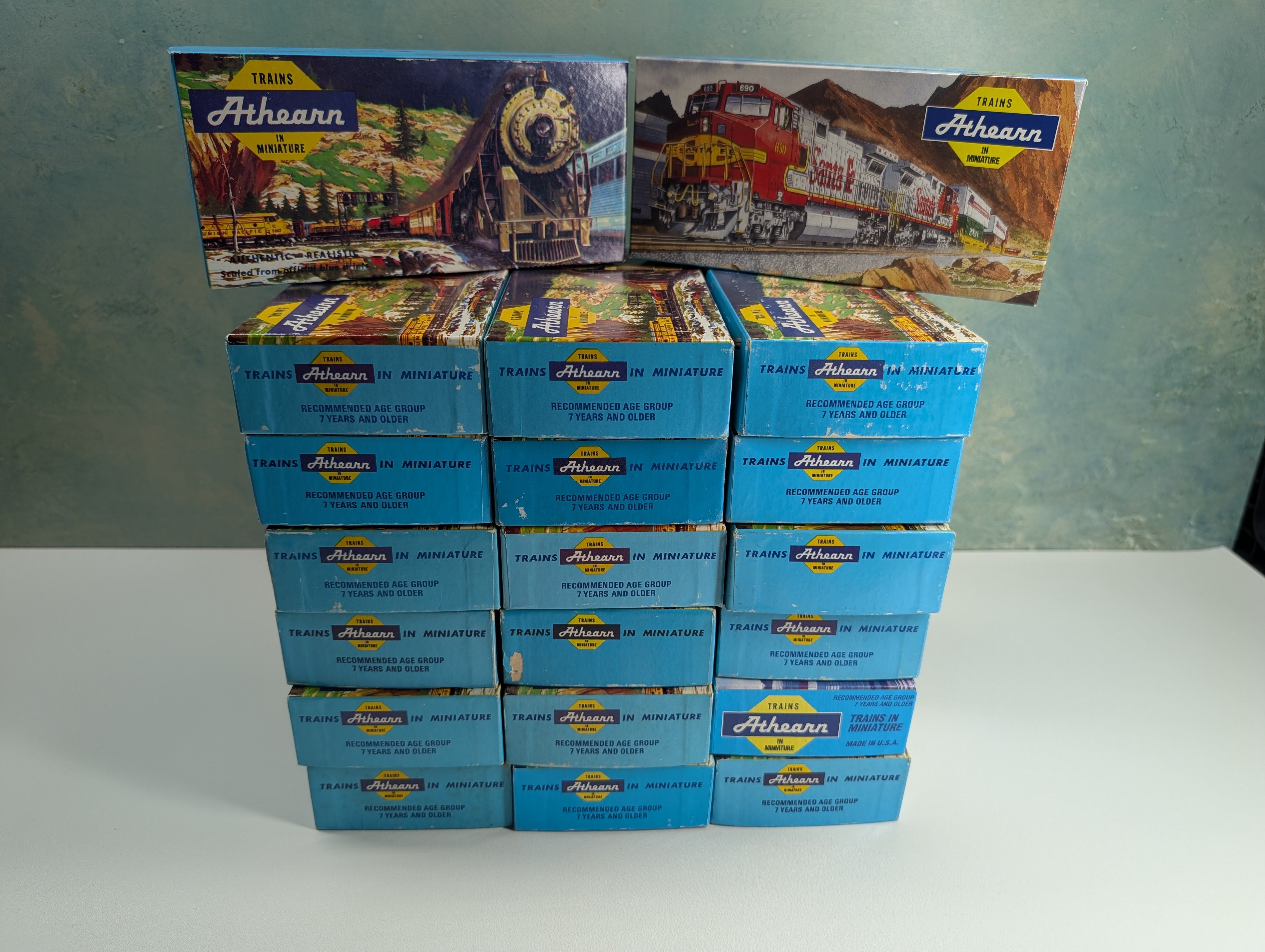 Athearn HO Scale Lot of Empty Train Boxes for Storage (20 pcs)