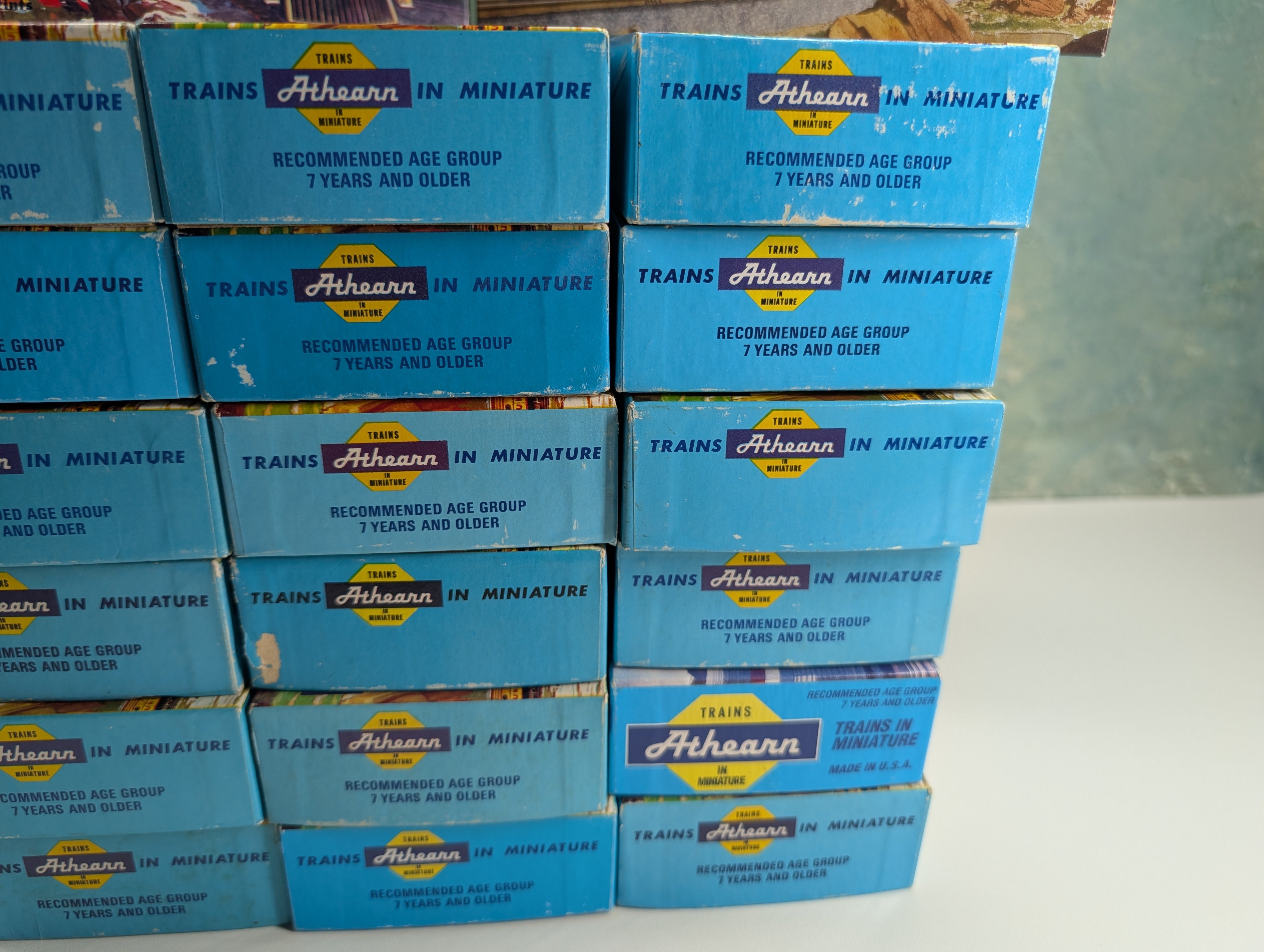 Athearn HO Scale Lot of Empty Train Boxes for Storage (20 pcs)