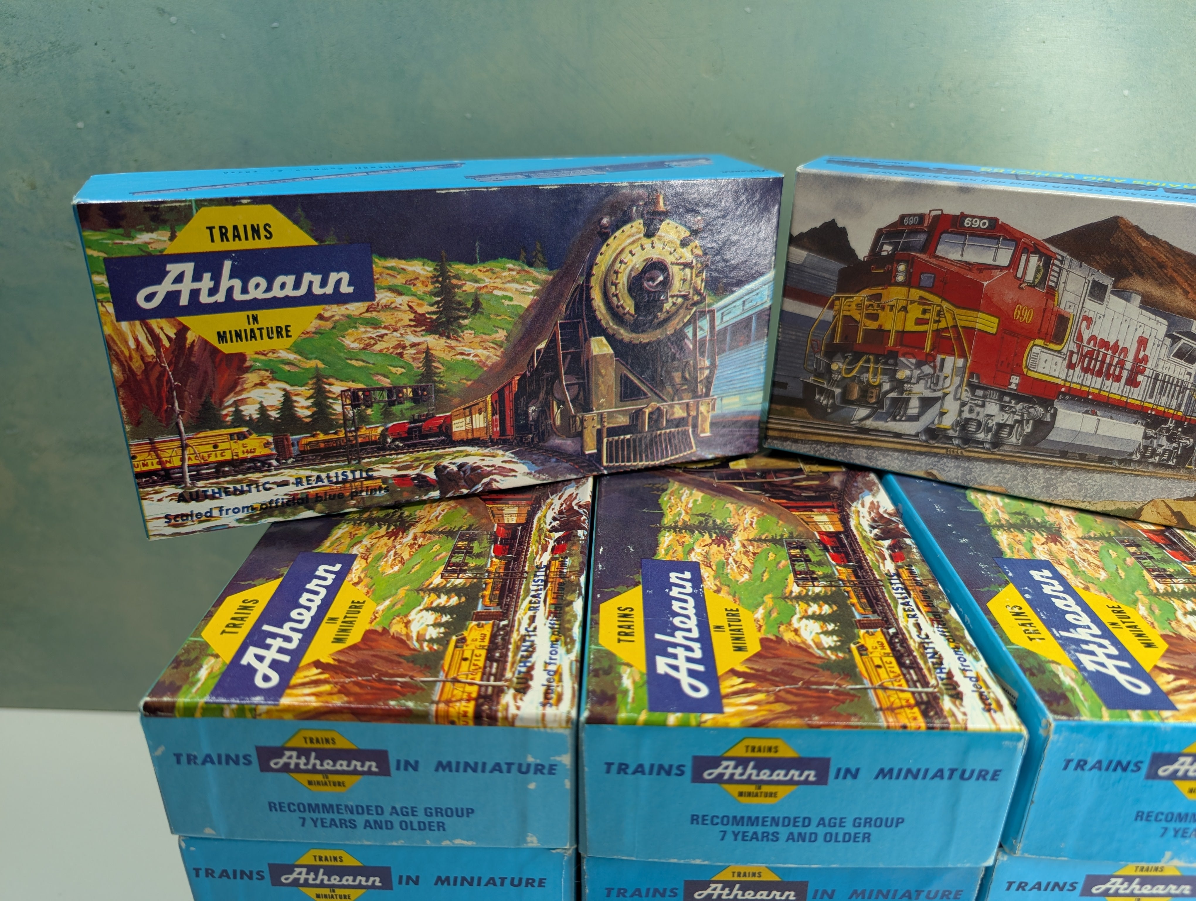 Athearn HO Scale Lot of Empty Train Boxes for Storage (20 pcs)