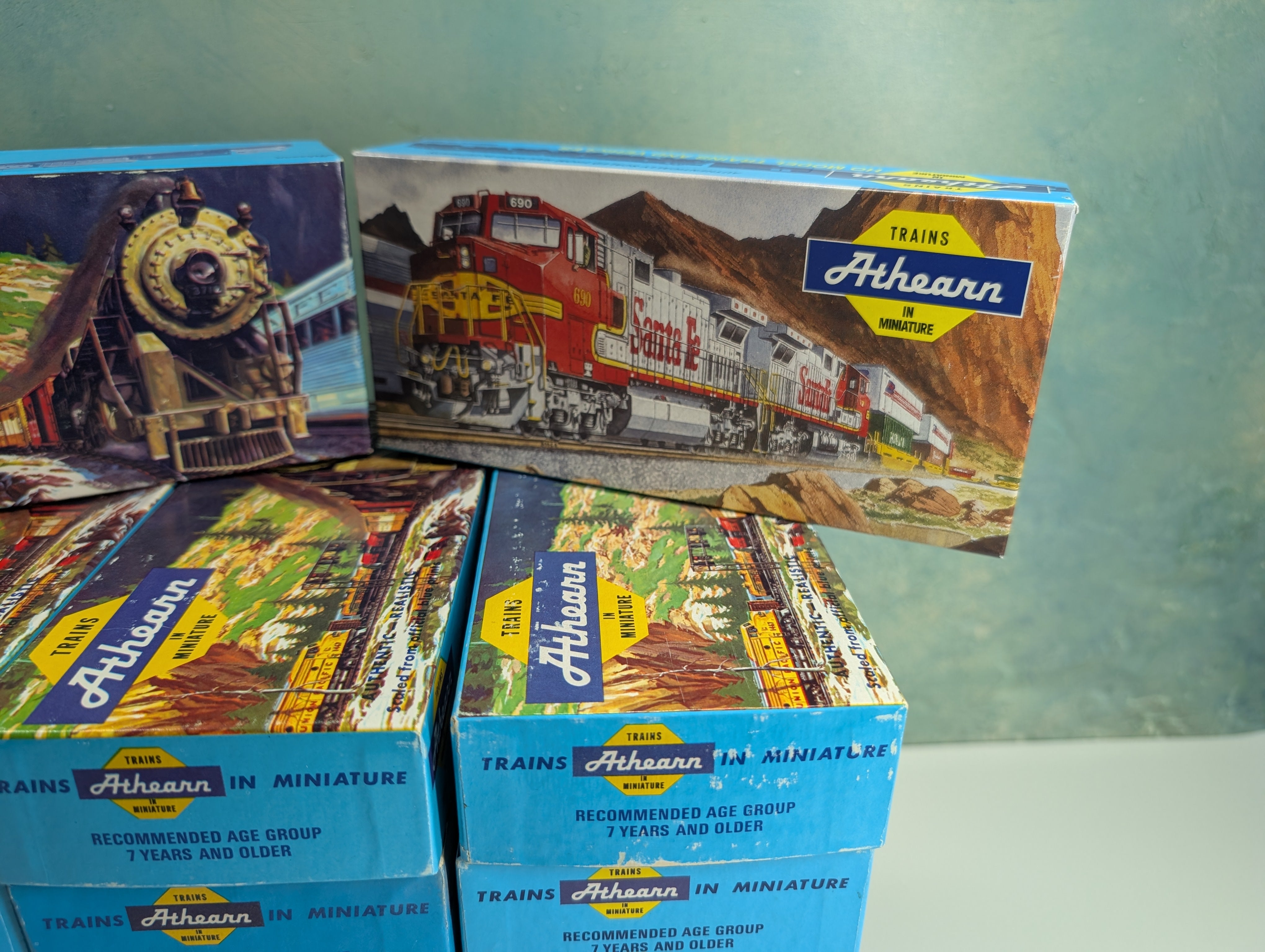 Athearn HO Scale Lot of Empty Train Boxes for Storage (20 pcs)