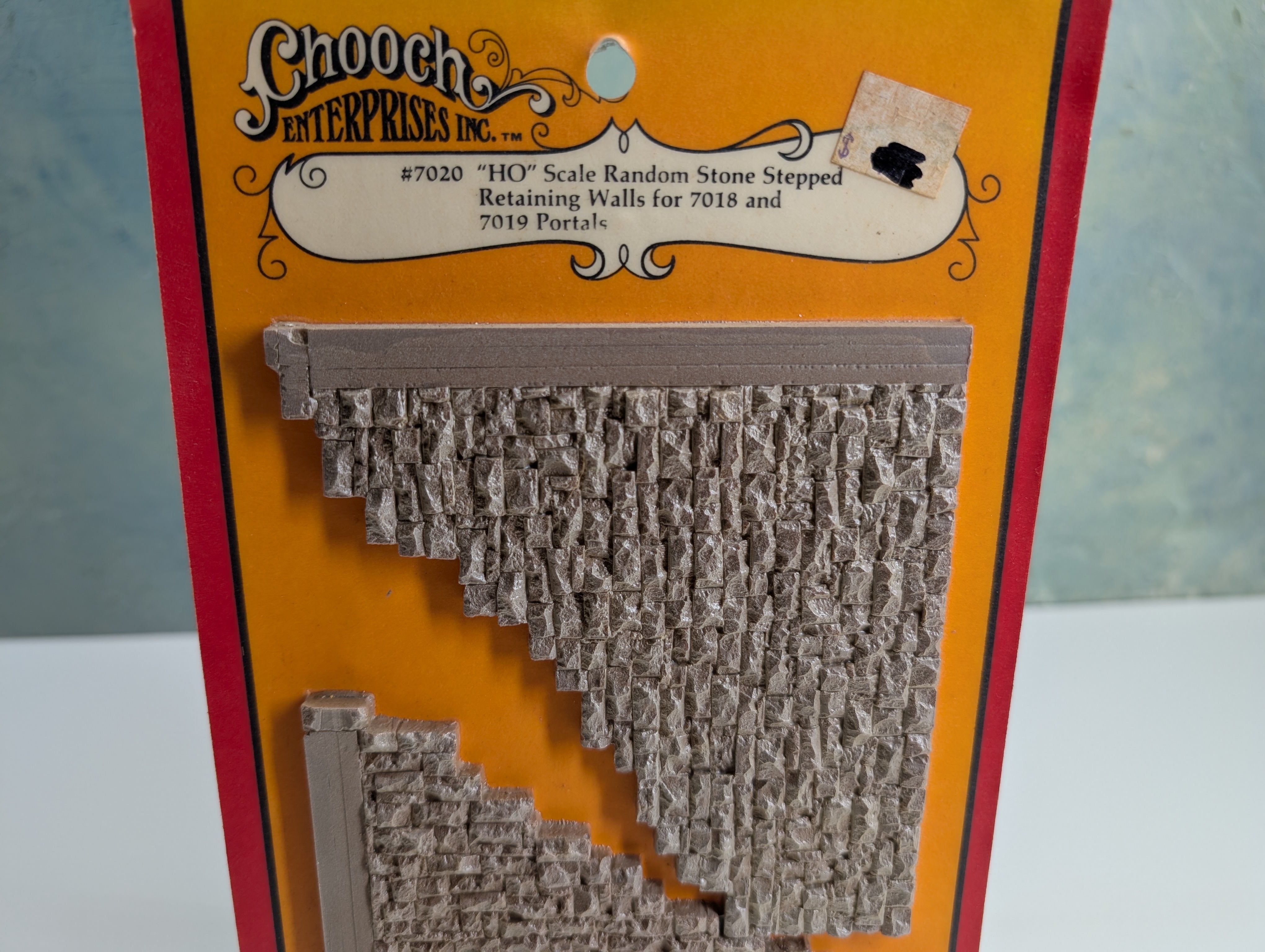 Chooch Enterprises Inc 7020 HO Scale Random Stone Stepped Retaining Walls