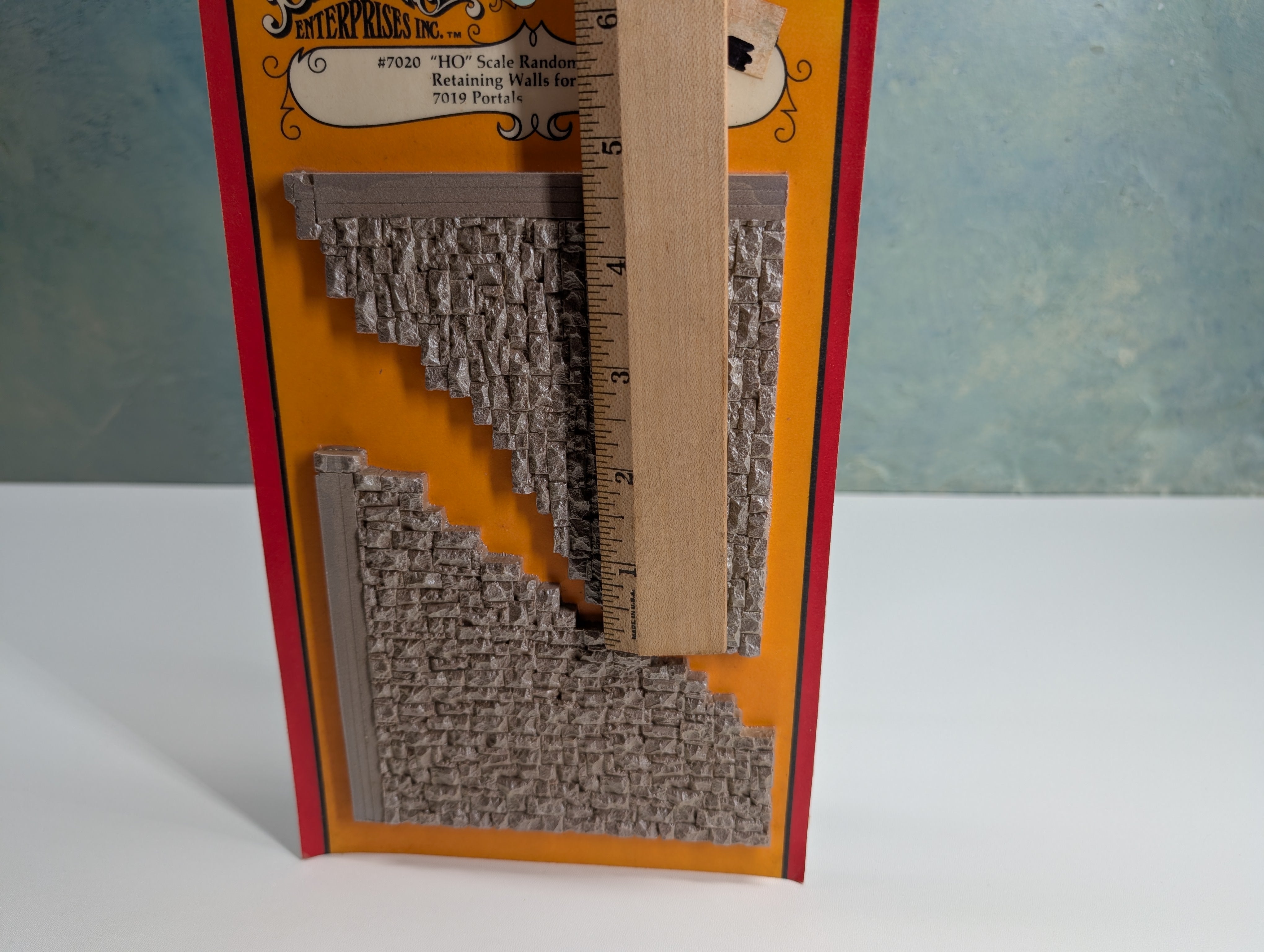 Chooch Enterprises Inc 7020 HO Scale Random Stone Stepped Retaining Walls