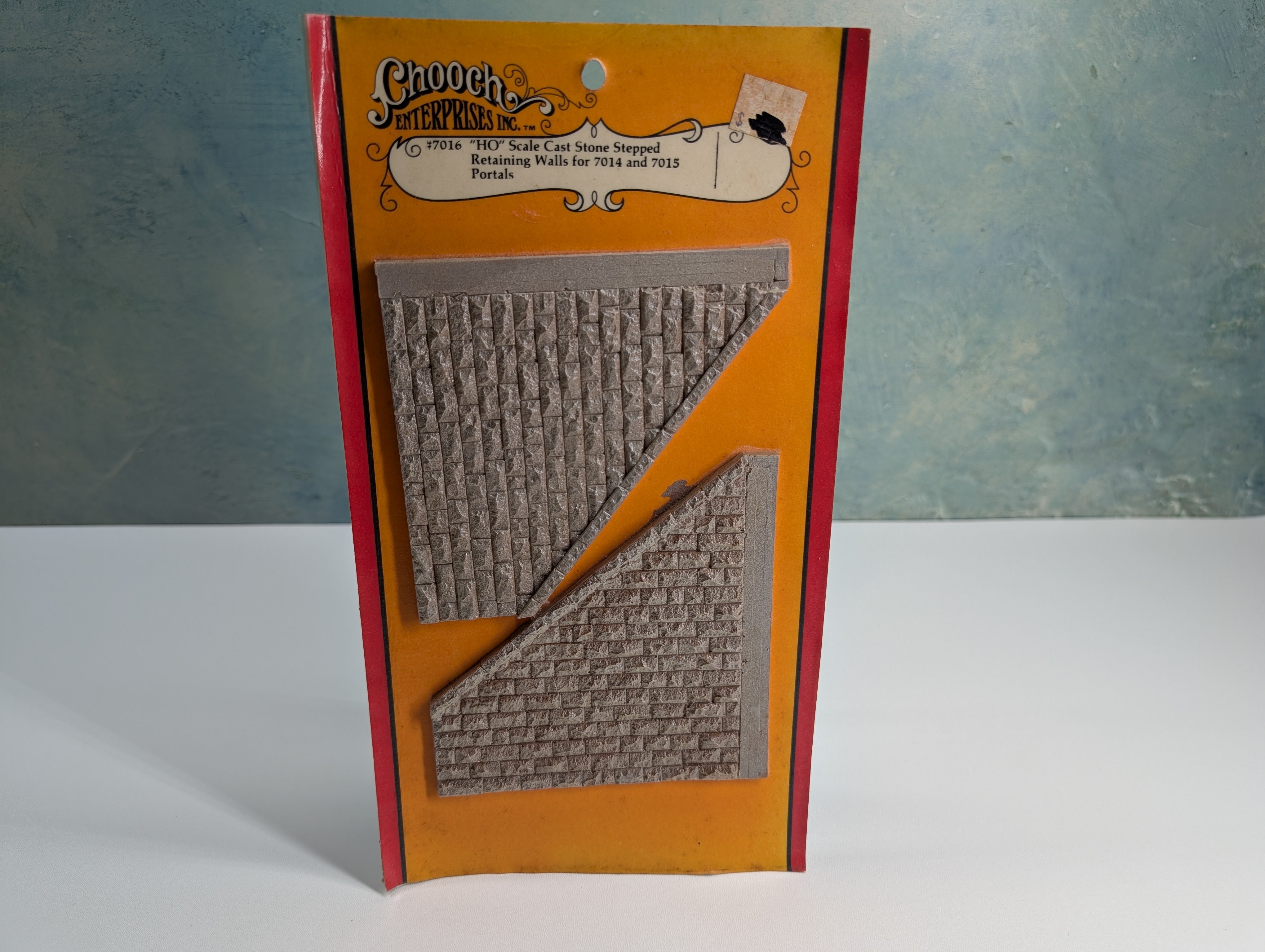 Chooch Enterprises Inc 7016 HO Scale Cast Stone Stepped Retaining Walls