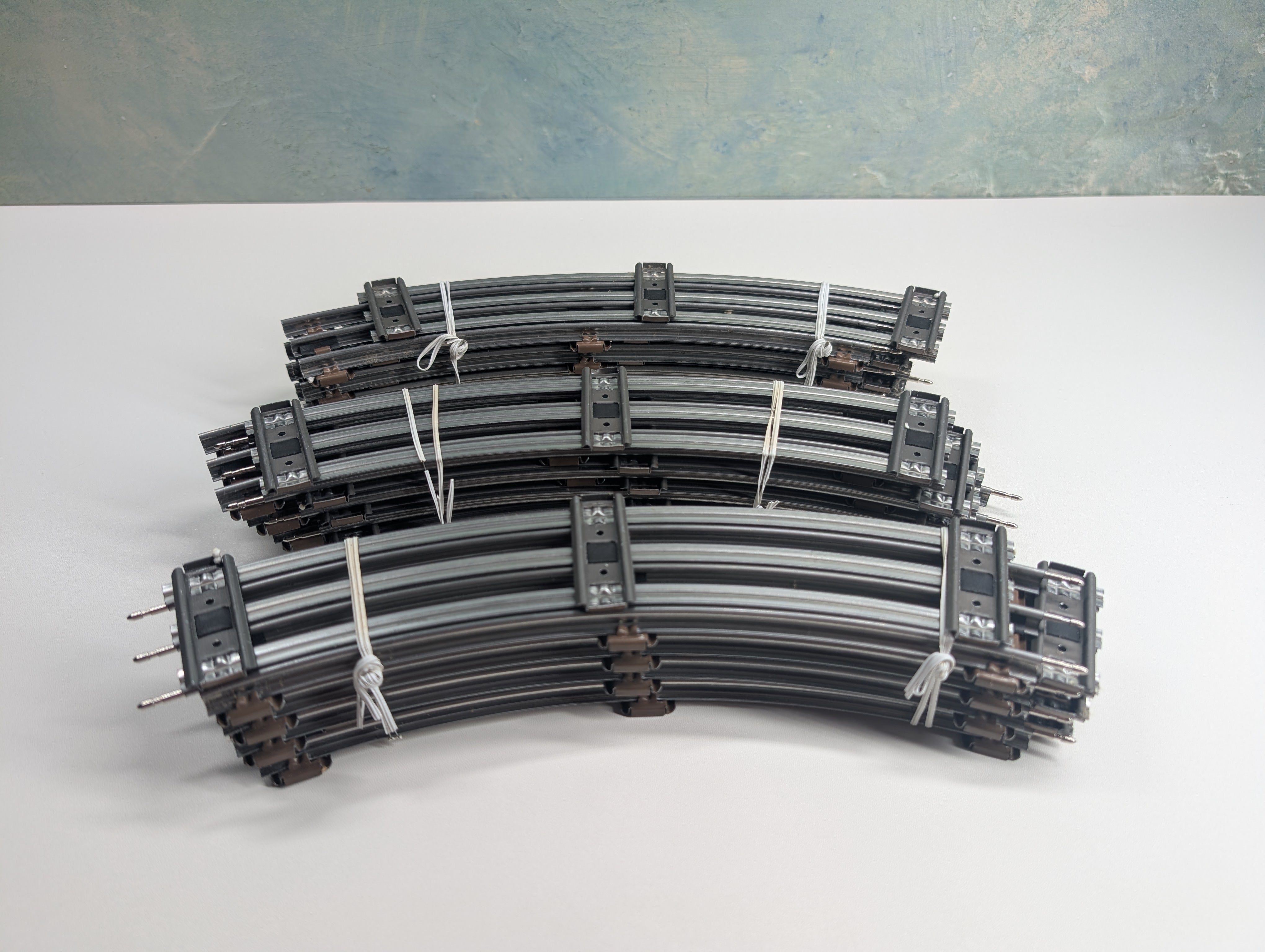 K-Line #K-0202 O O-27 27" Curve Track, Bulk Pack (24 pcs)