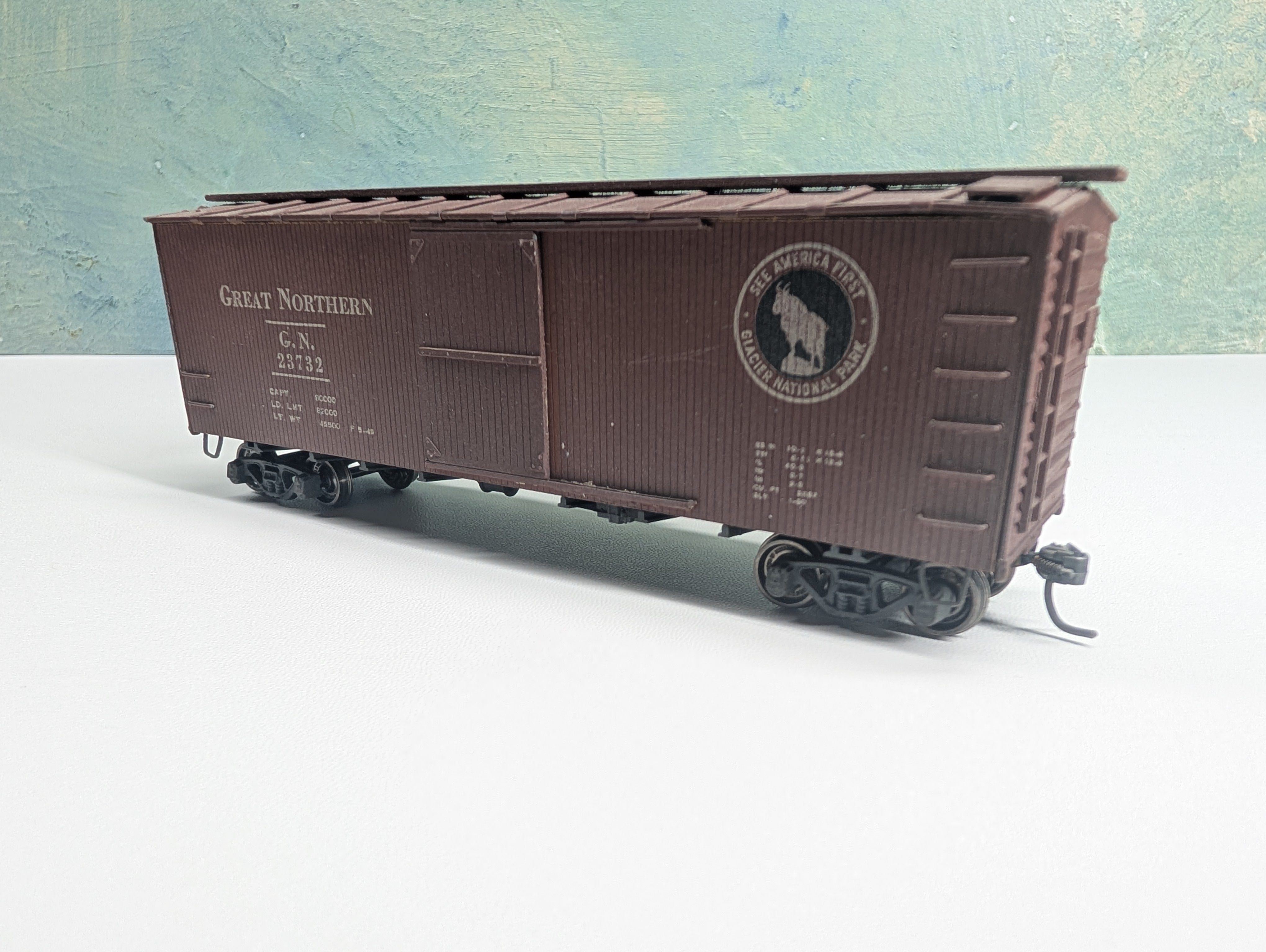 USED HO Scale Real Wood Box Car Great Northern GN #23732 Weathered w/ Metal Wheels