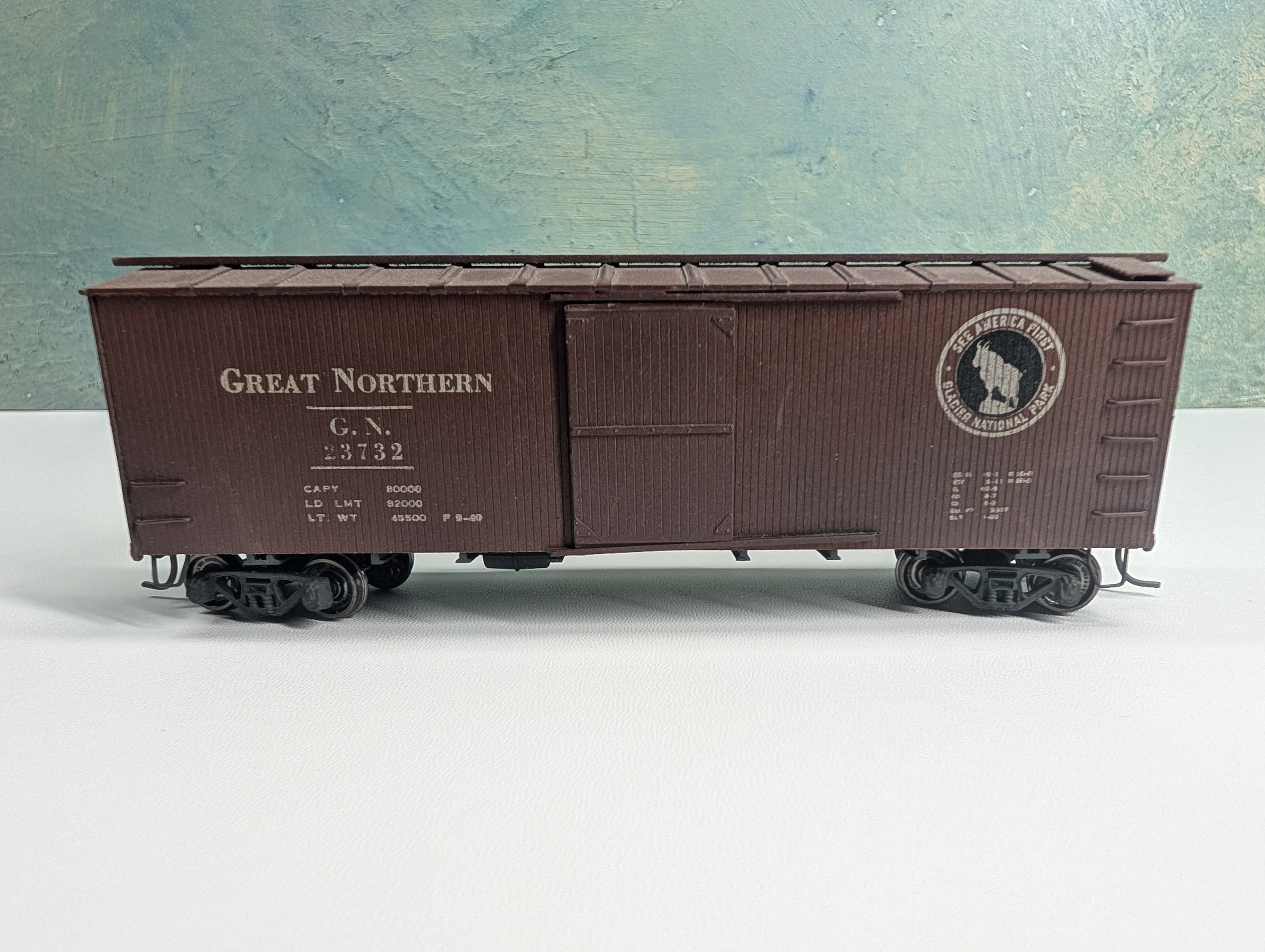 USED HO Scale Real Wood Box Car Great Northern GN #23732 Weathered w/ Metal Wheels