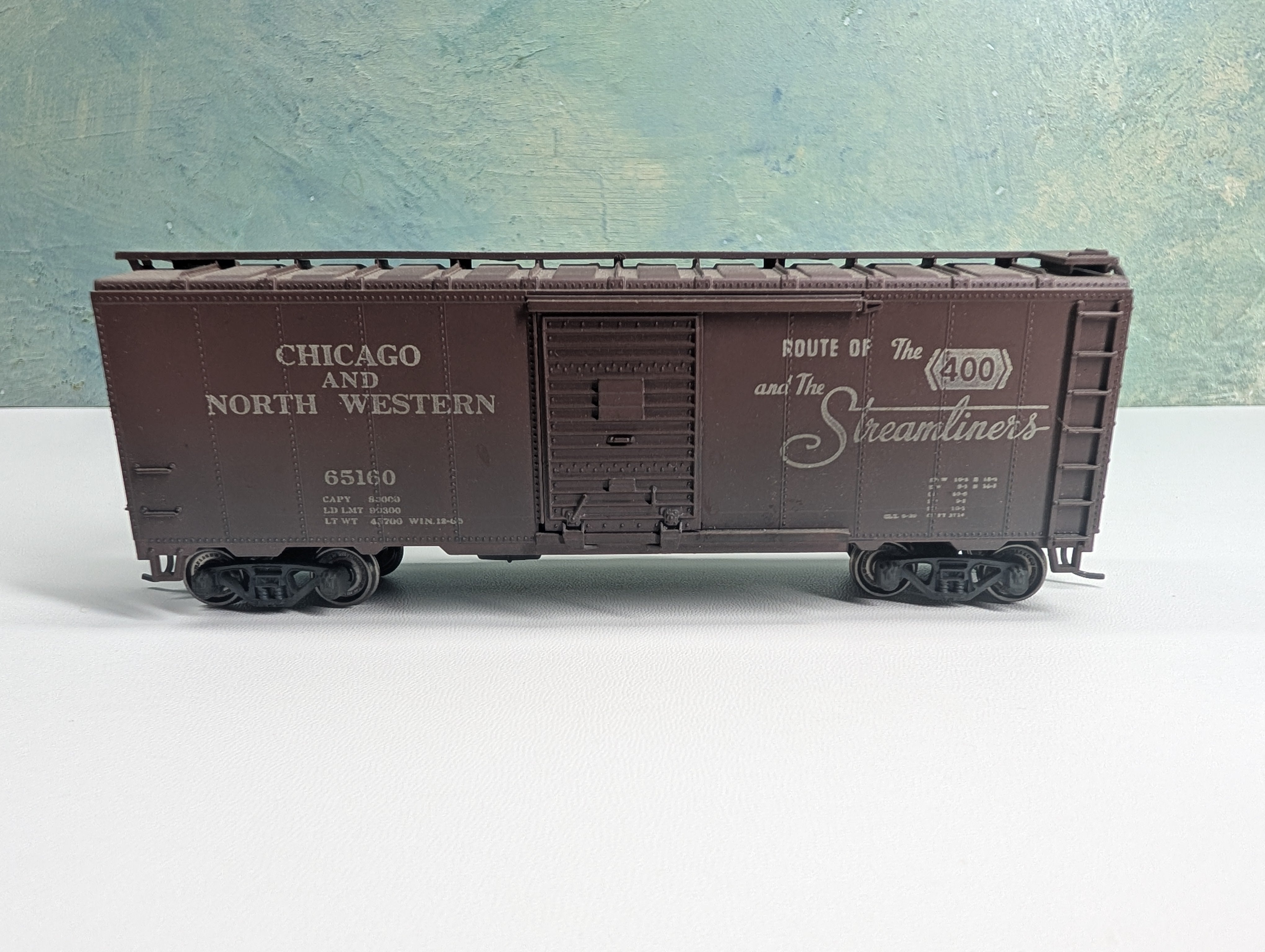 USED Athearn HO Scale 40' Box Car Chicago & North Western #65160 Weathered w/ Metal Wheels