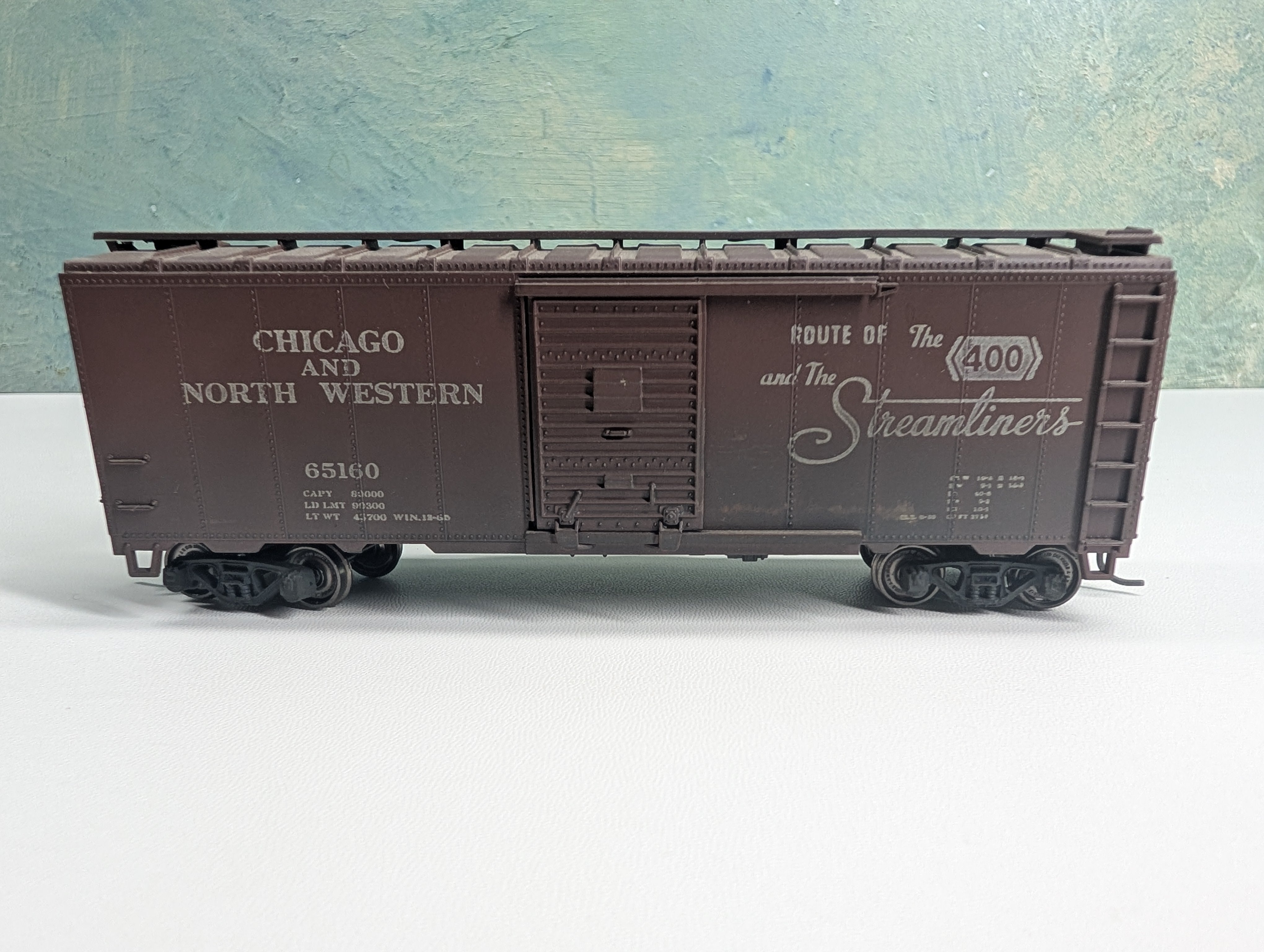 USED Athearn HO Scale 40' Box Car Chicago & North Western #65160 Weathered w/ Metal Wheels