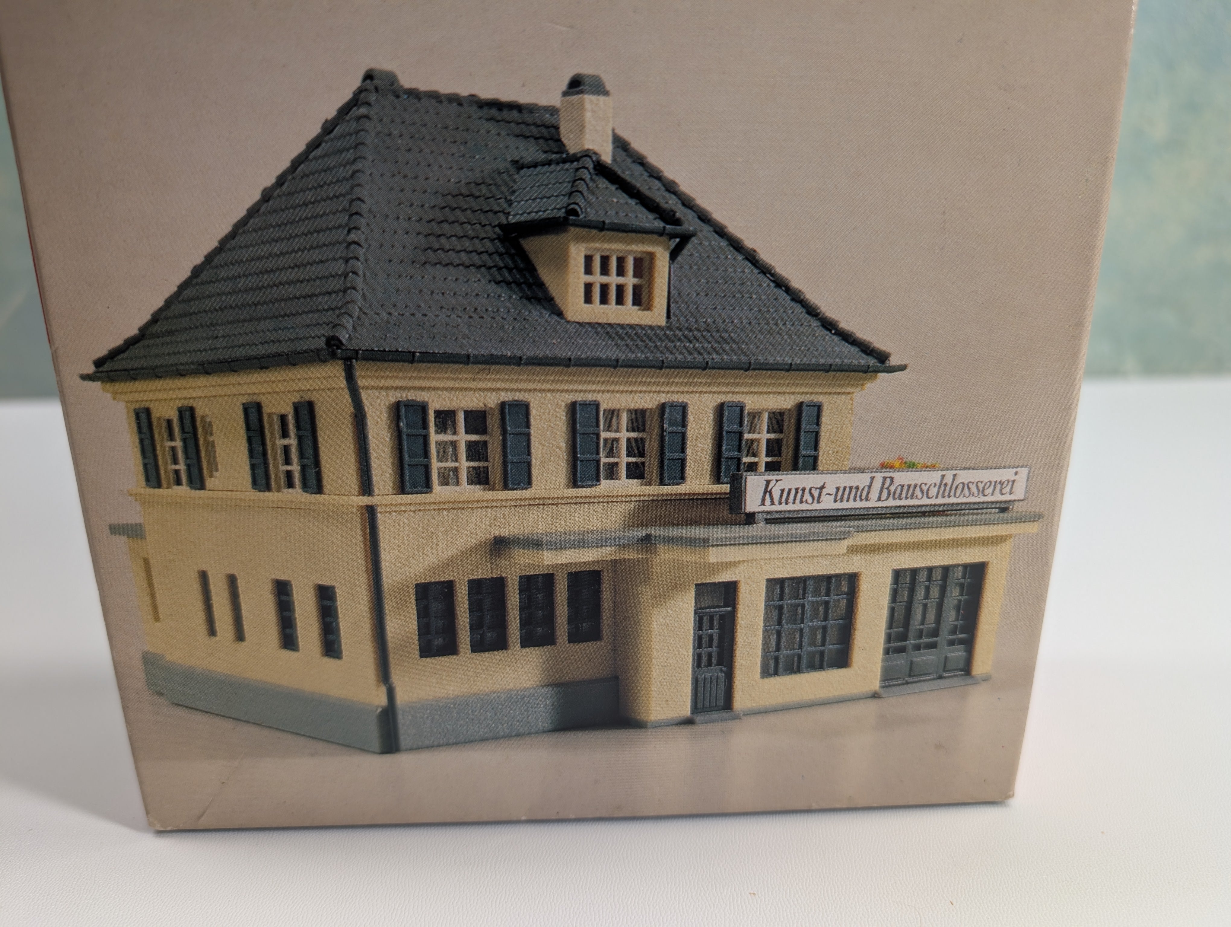 Kibri 7184 N Scale Kunst-und Bauschlosserei Craftsman House KIT