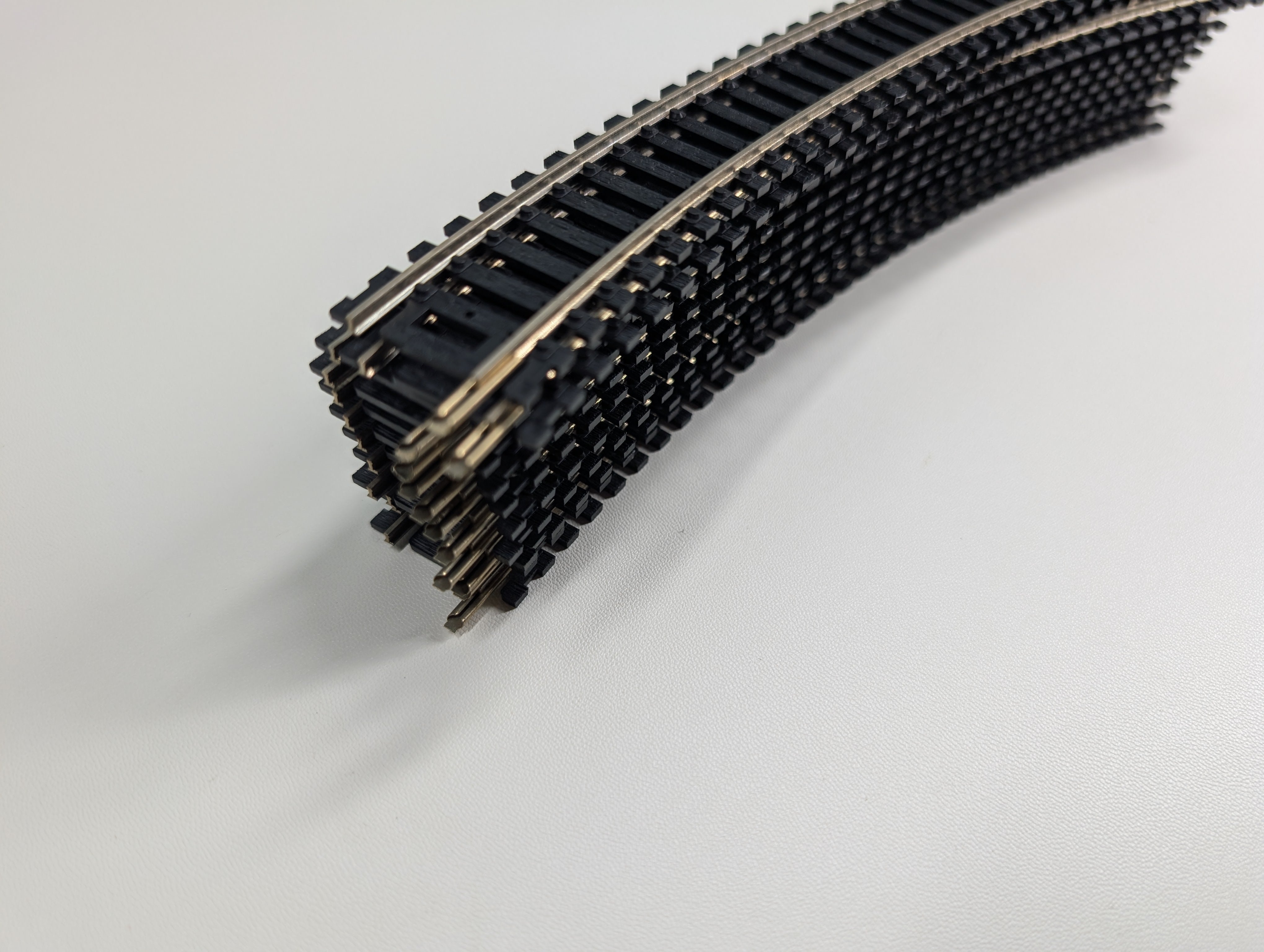 Atlas HO Scale 18" Radius Curve Track, Circle, Nickel Silver Code 100 (12 pcs)