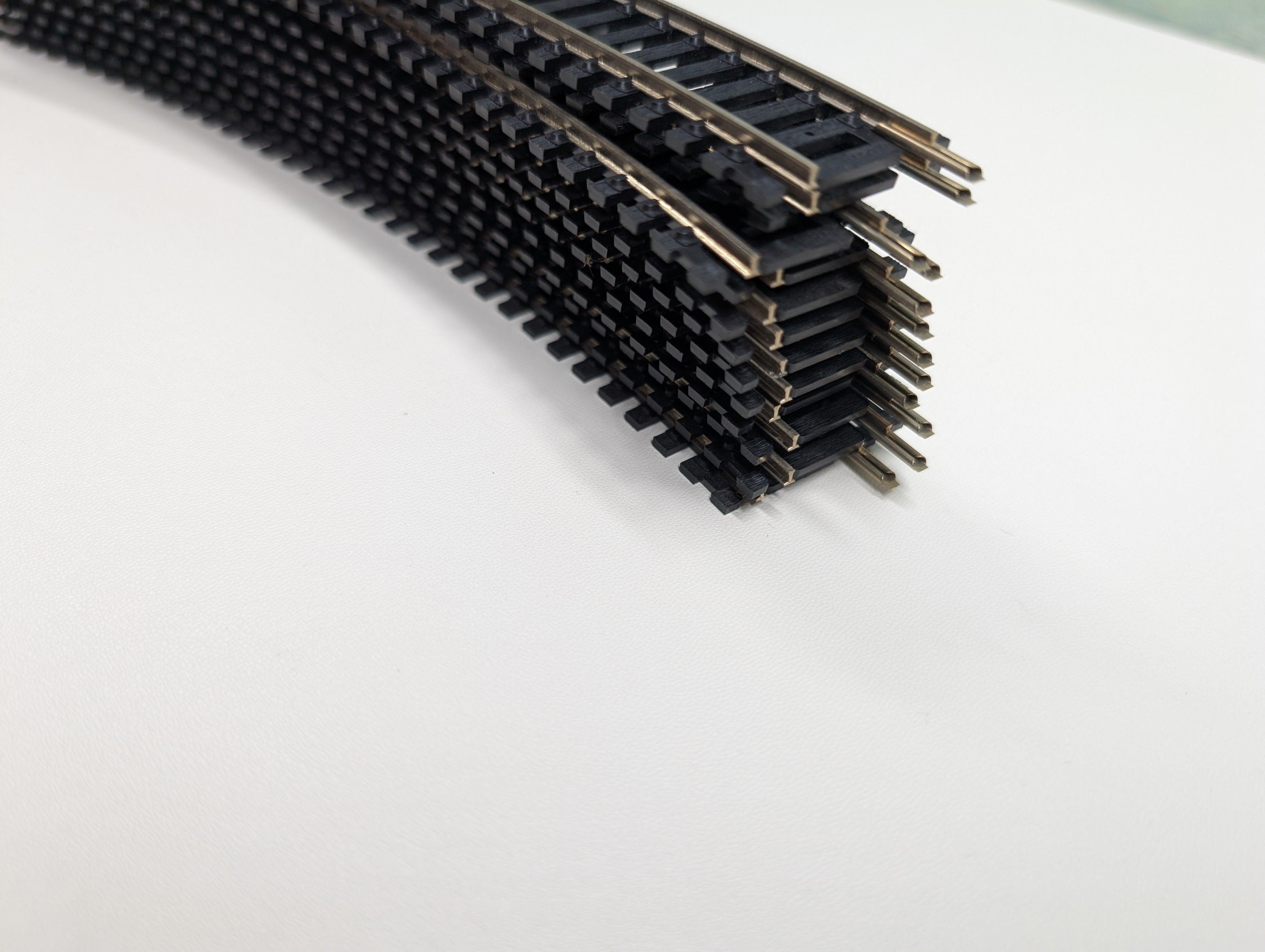 Atlas HO Scale 18" Radius Curve Track, Circle, Nickel Silver Code 100 (12 pcs)