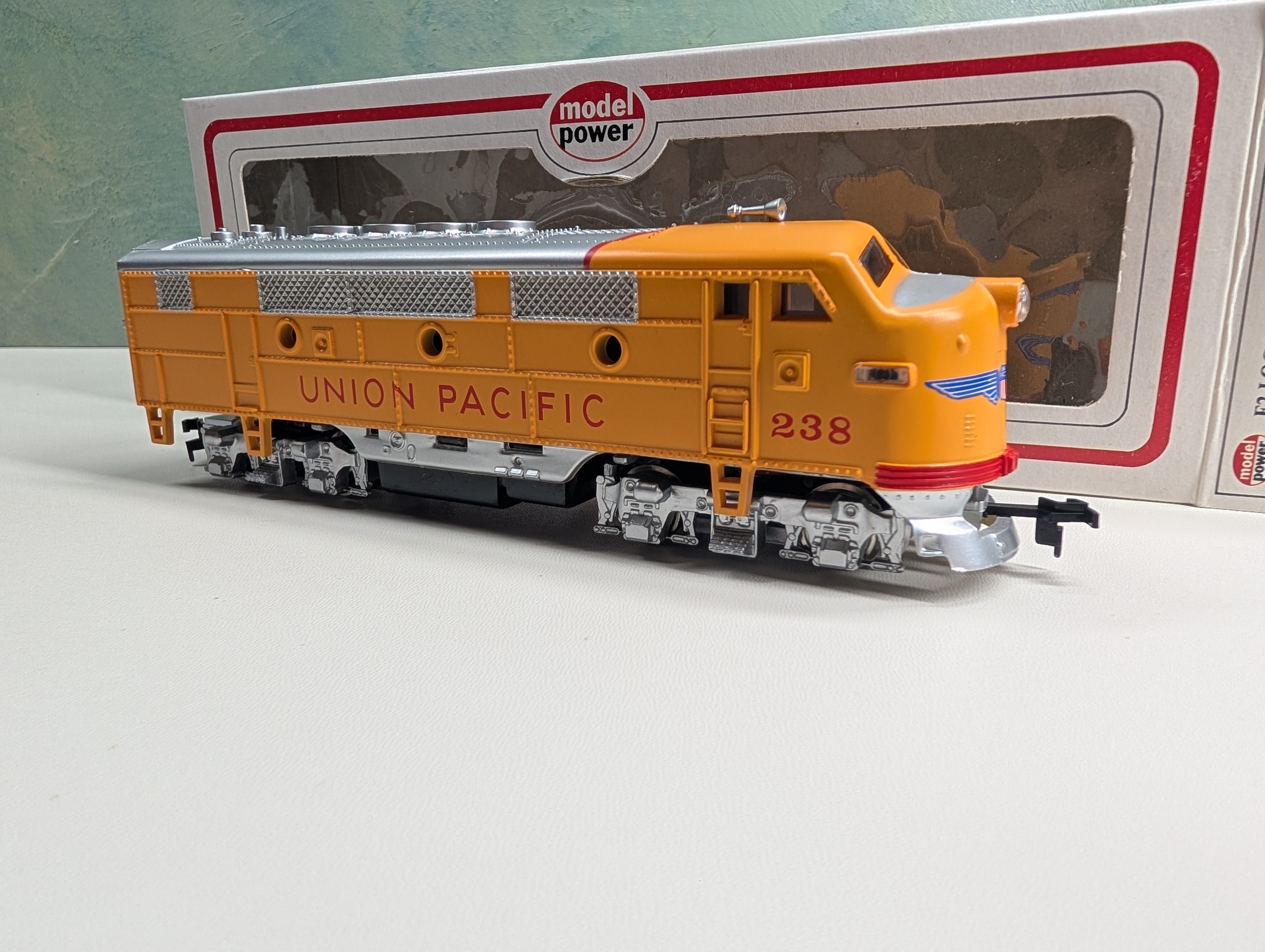 Model Power HO Scale F2 Diesel Locomotive Union Pacific UP #238 Runs Great DC
