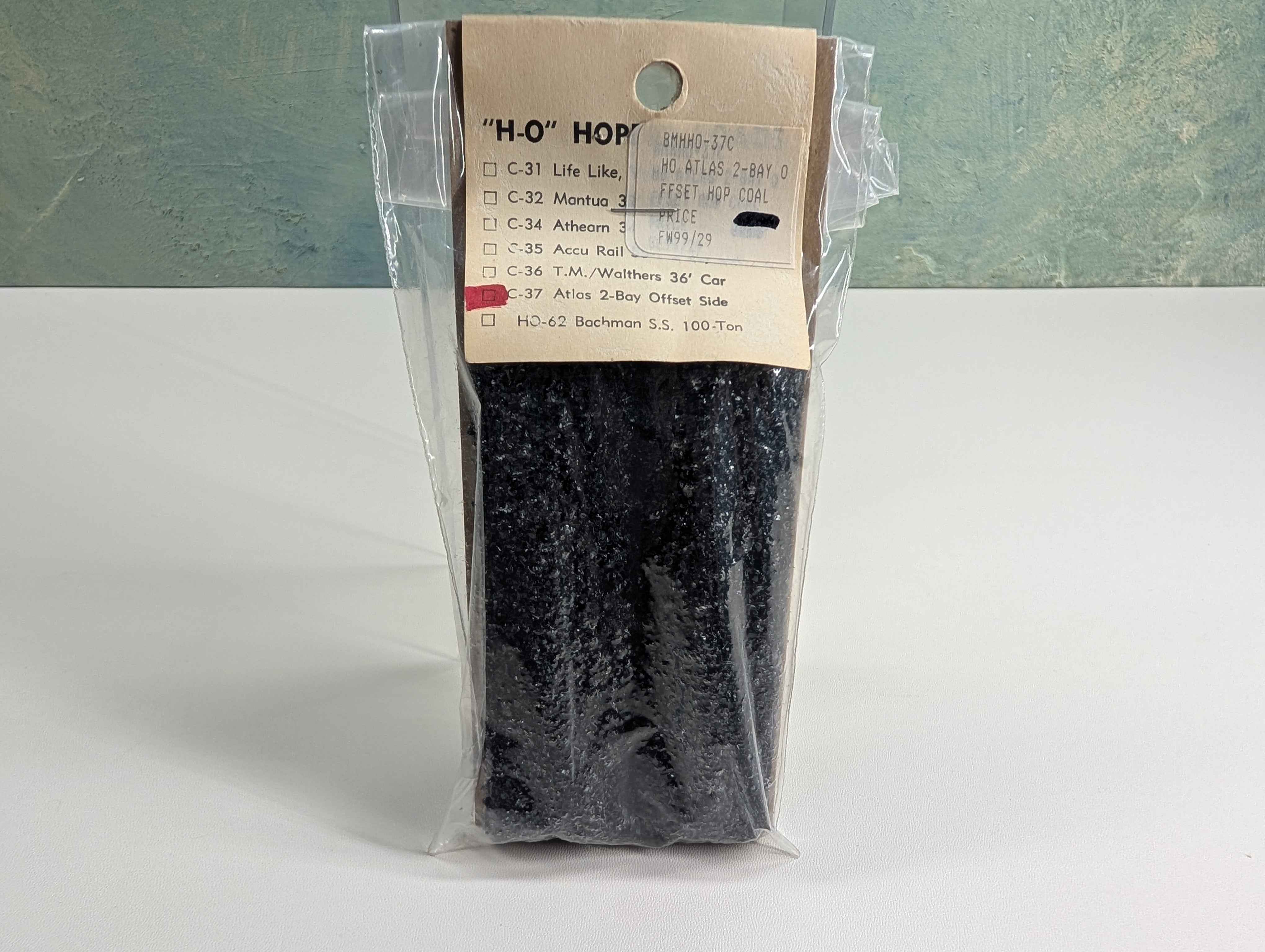 Blue Mountain Hobbies C-37 HO Scale Atlas 2Bay Offset Hopper Coal Loads (2 pcs)