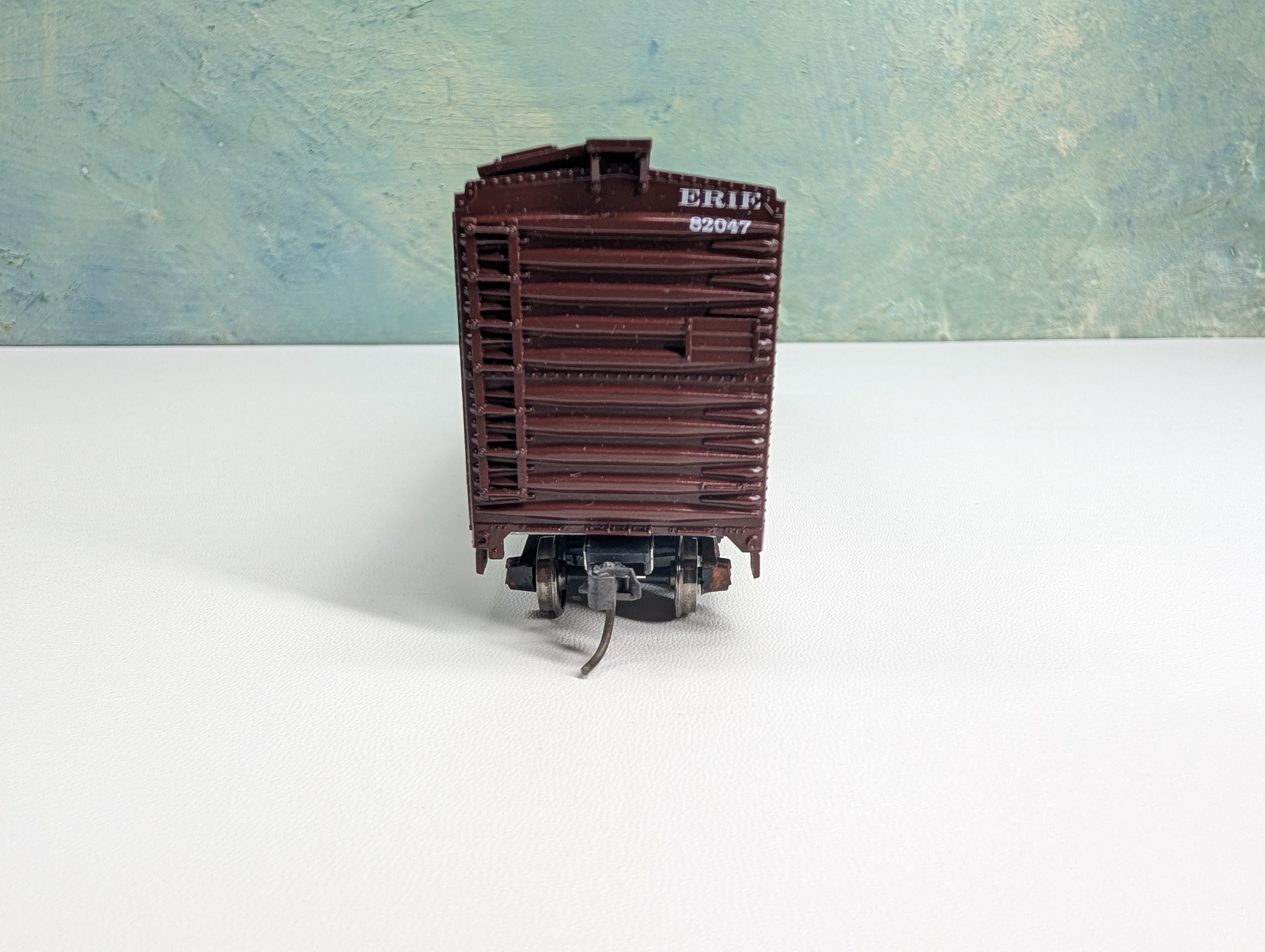 USED Athearn HO Scale 50' SD Box Car Erie #82047 Bev-Bel, Metal Wheels
